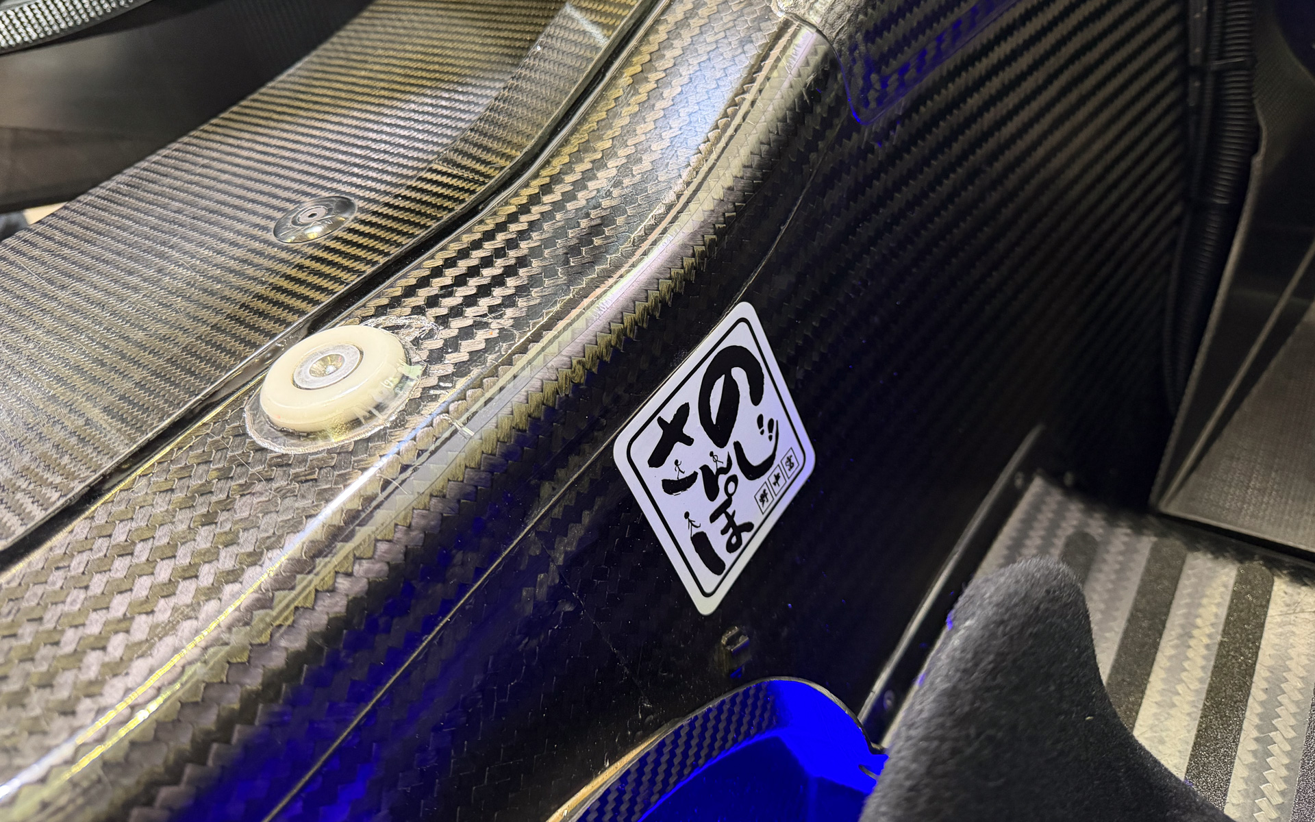 コクピット内に貼られていた「のじさんぽ」ステッカー