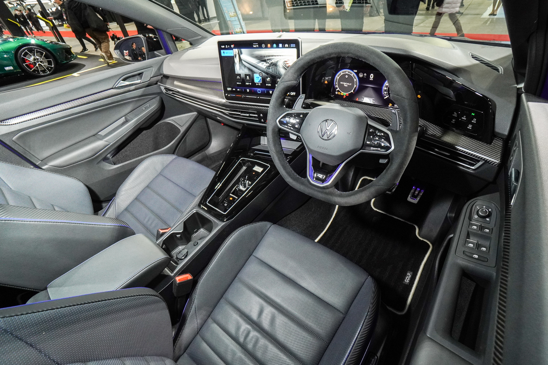 「ゴルフ R ブラックエディション」の室内