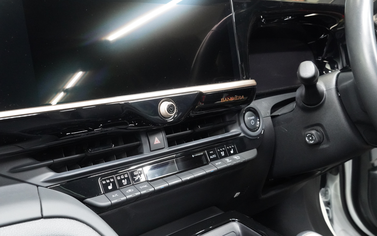 ディスプレイの下にも装着