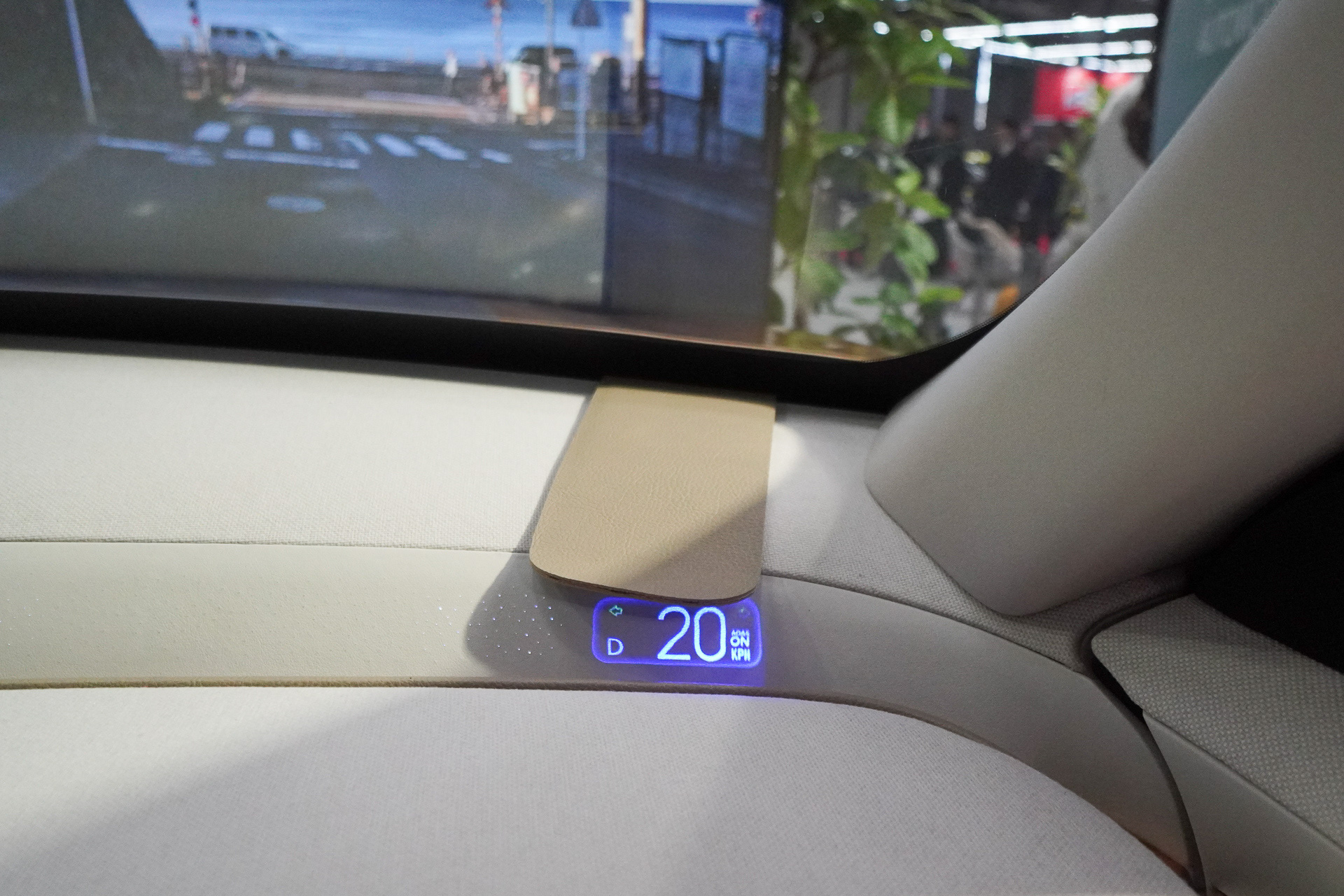 ダッシュボードにディスプレイ。ときどきキラキラ光る