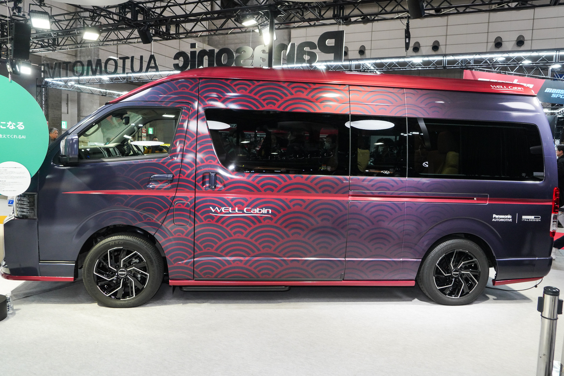 ハイエースベース。外装デザインはイタルデザインが担当し、“青海波”をあしらったデザイン