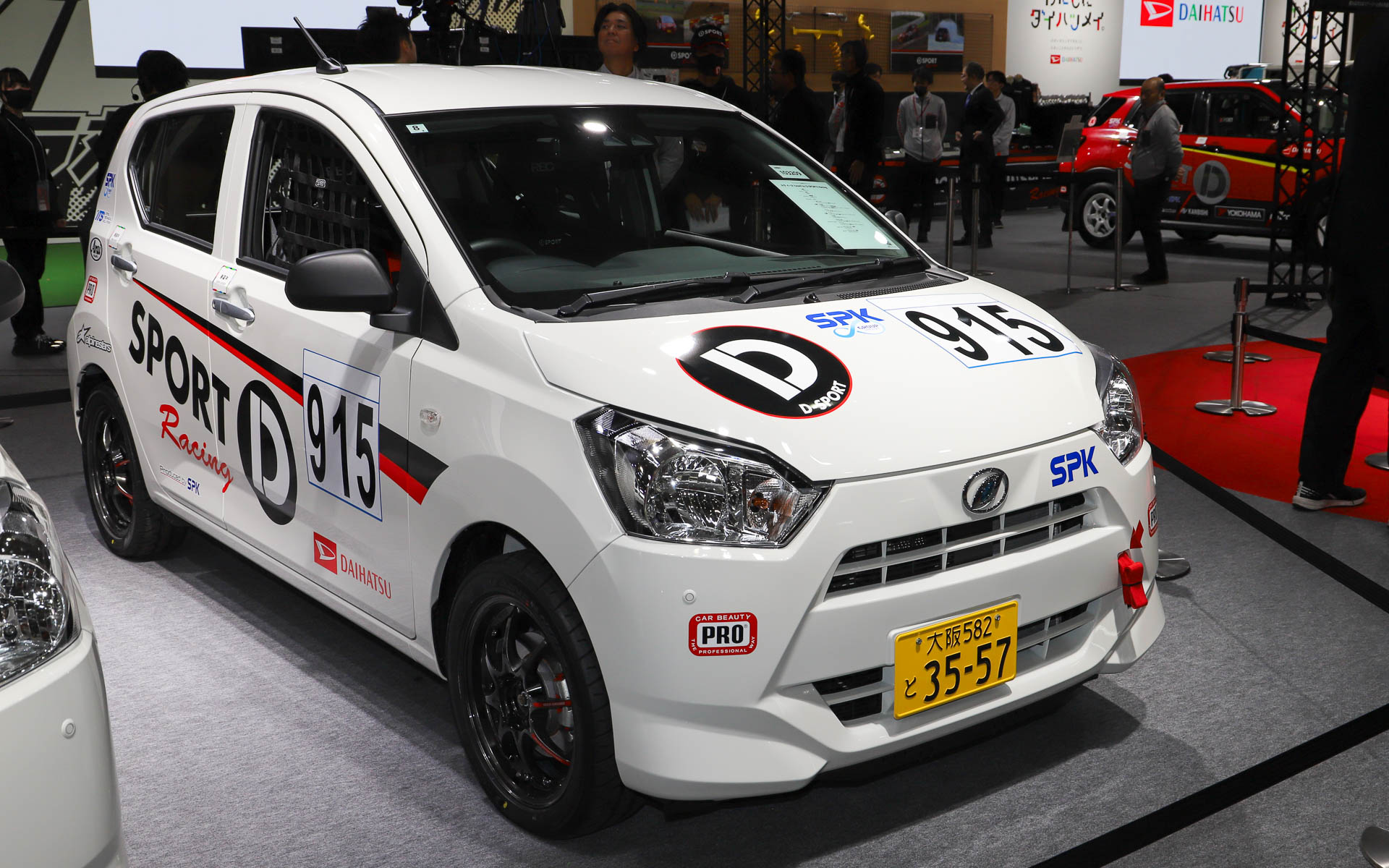 ミライース tuned by D-SPORT Racing 10時間耐久レース参戦車も展示されている