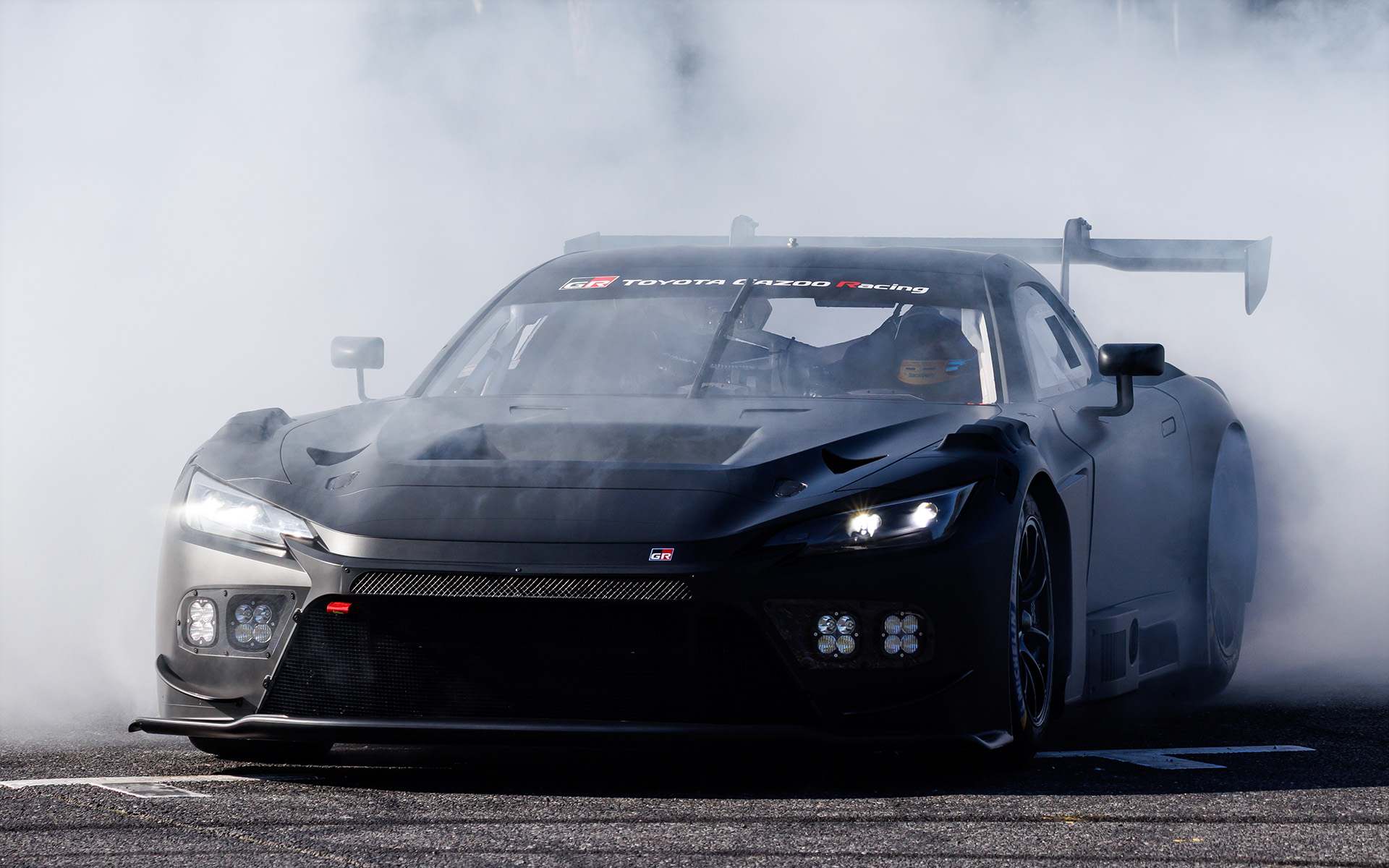 ワールドプレミアされたばかりのGR GTとGR GT3が早くもデモランに登場