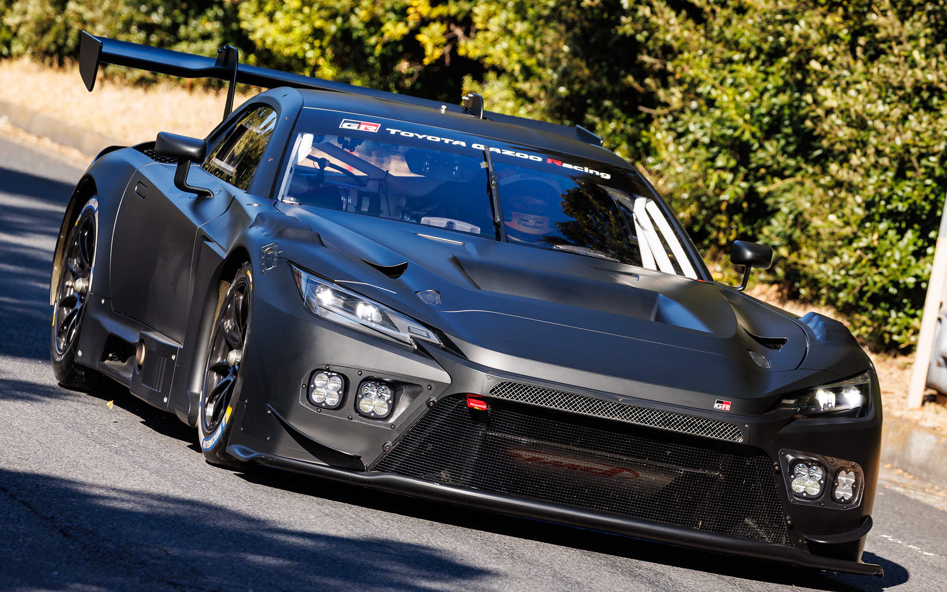 GR GT3。こちらはレーシングスリックを装着していることもあって派手なホイールスピンを見せていた