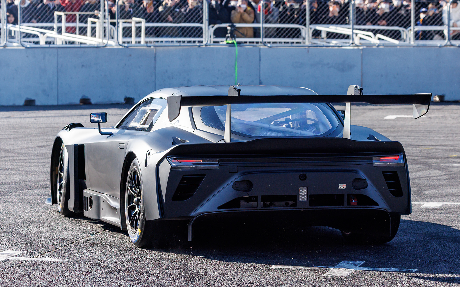 GR GT3。こちらはレーシングスリックを装着していることもあって派手なホイールスピンを見せていた