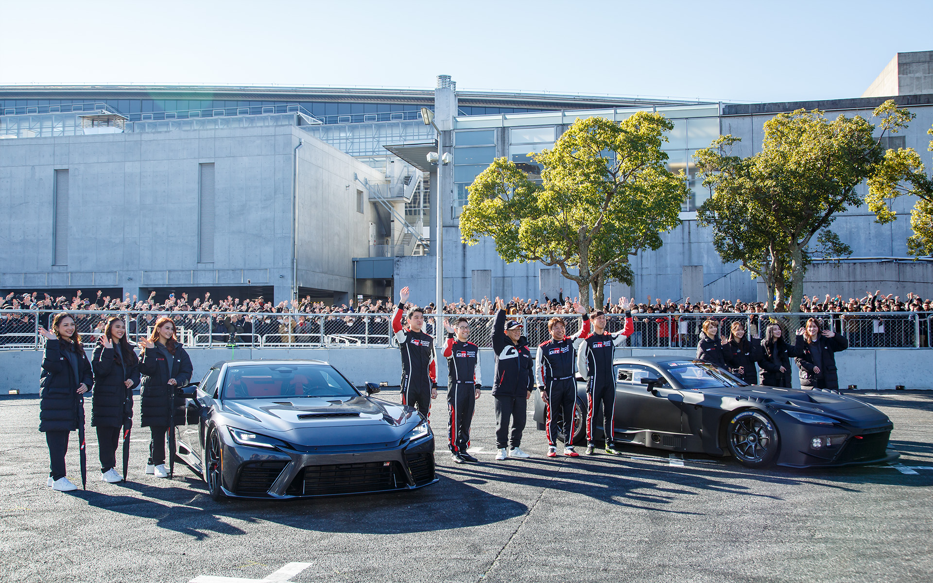開発ドライバーとモリゾウ氏によるフォトセッション