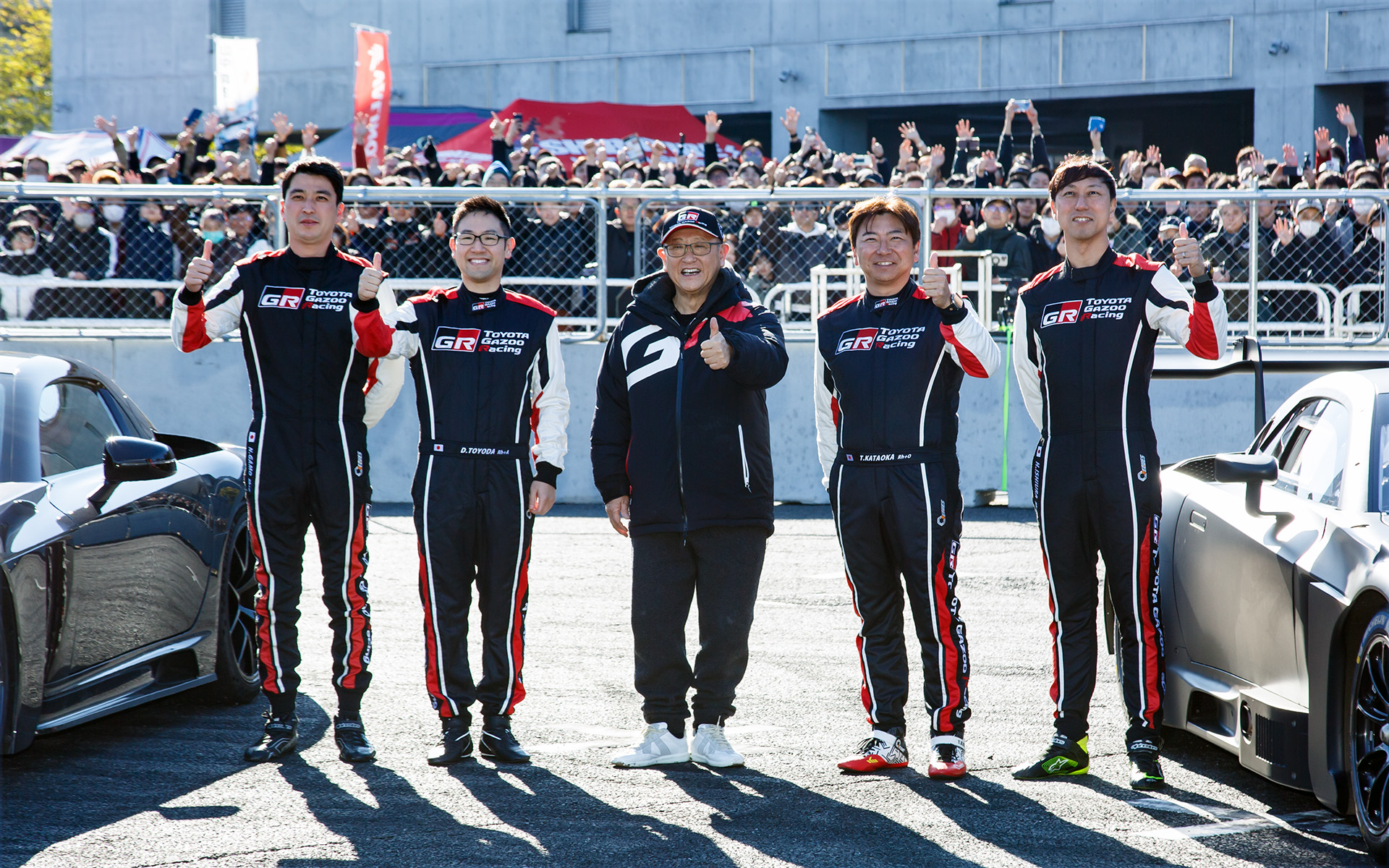 開発ドライバーとモリゾウ氏によるフォトセッション