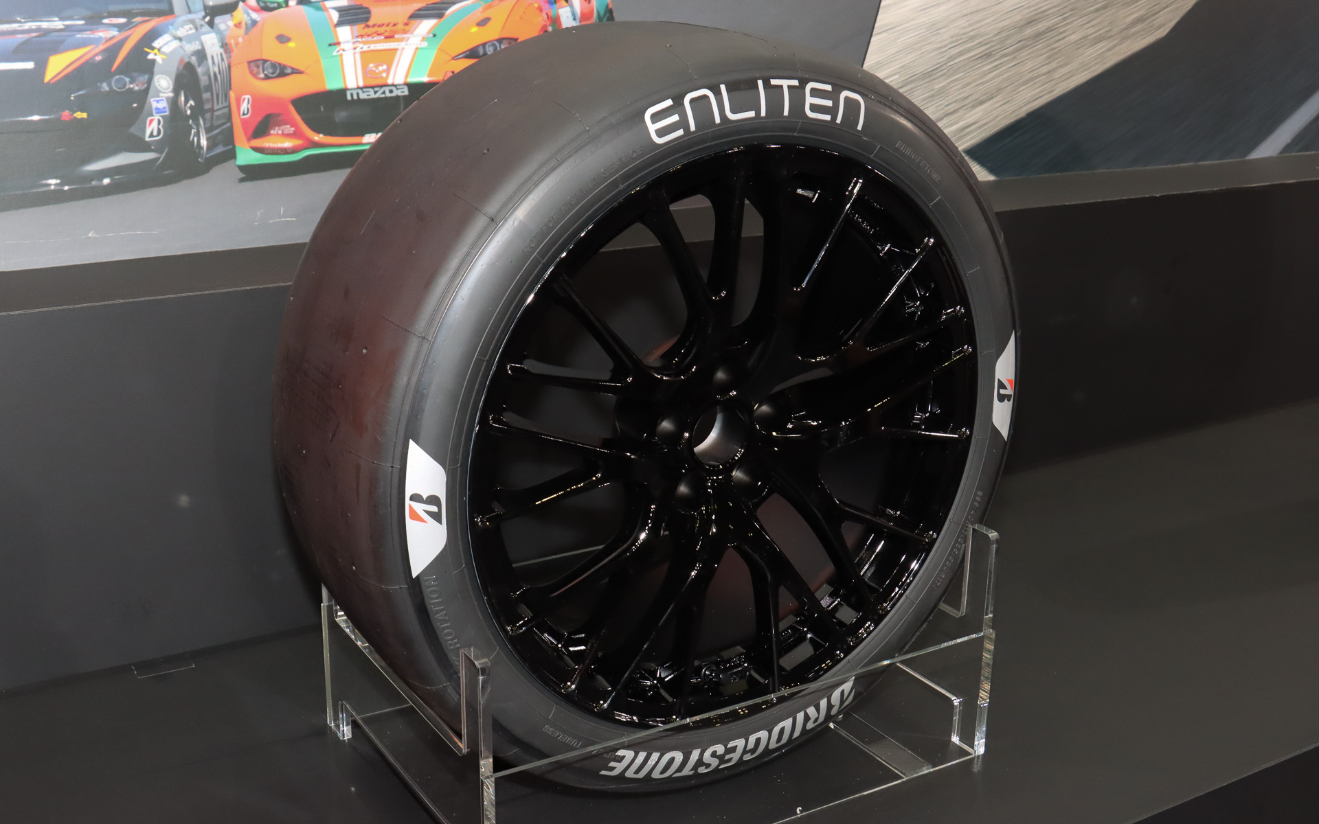 スーパー耐久シリーズ・第7戦で実戦投入された再生資源・再生可能資源を用いる「モータースポーツ用サステナブルタイヤ」