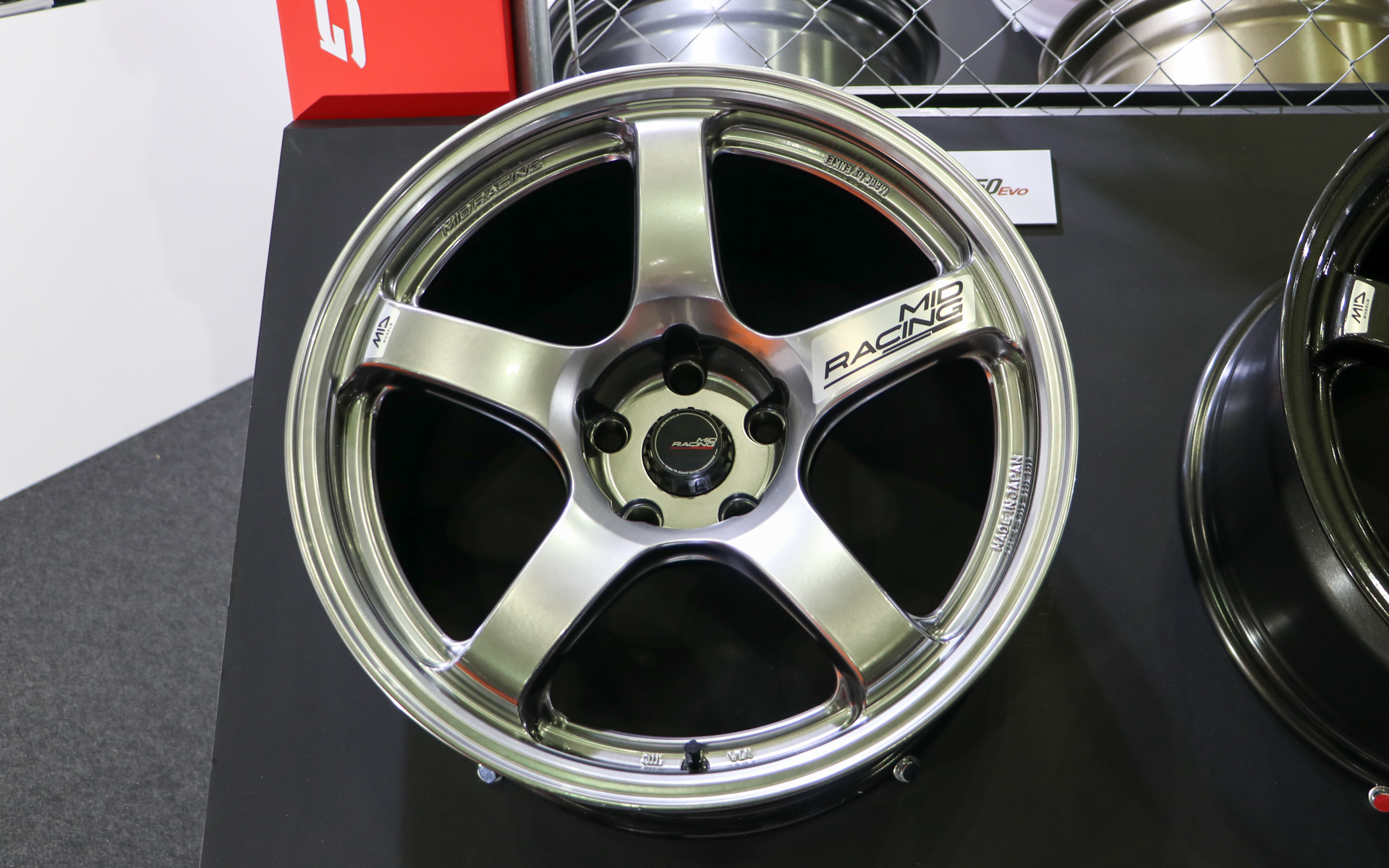 R50 EVO。カラーはすべて参考イメージ