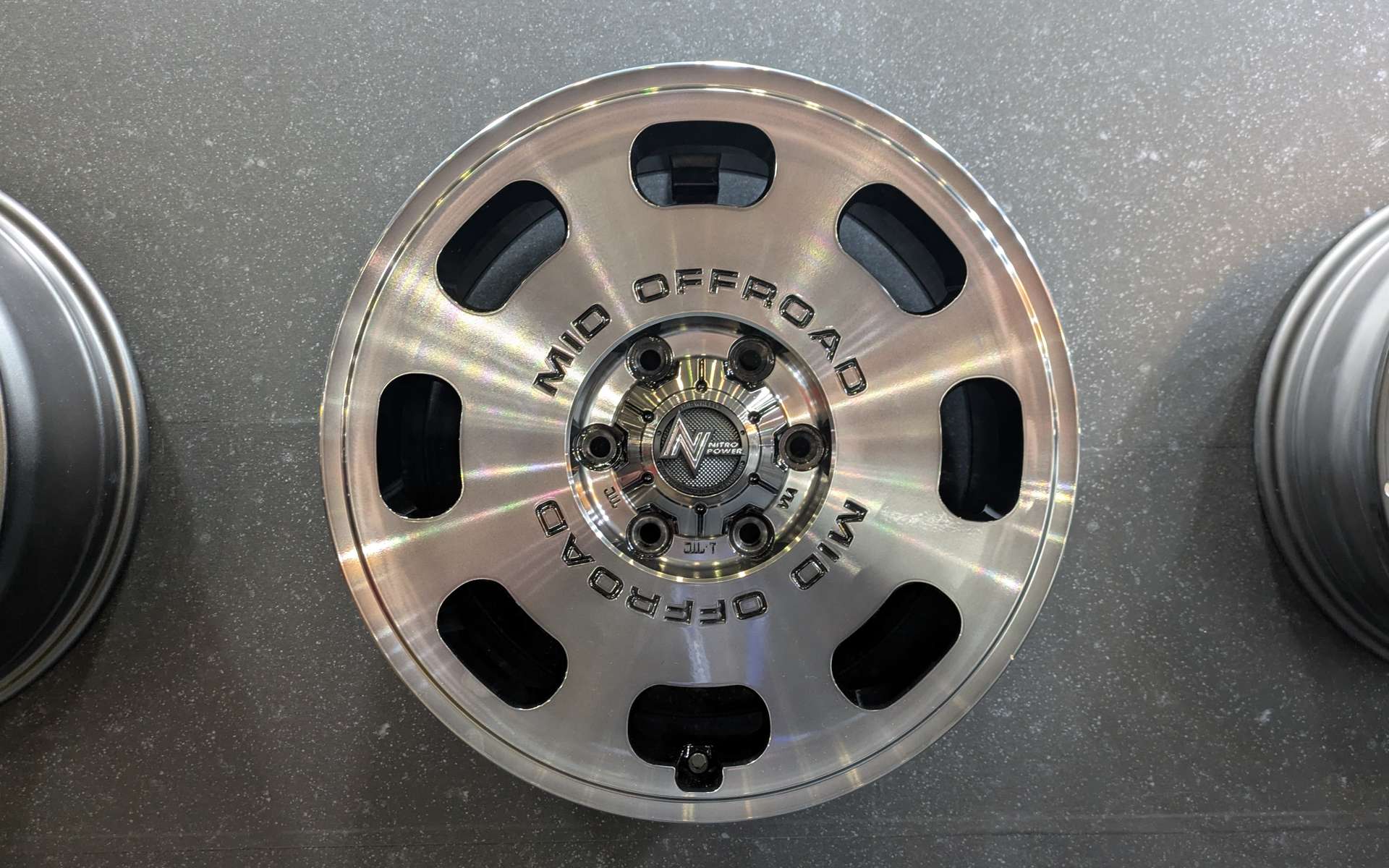 参考カラーも展示している