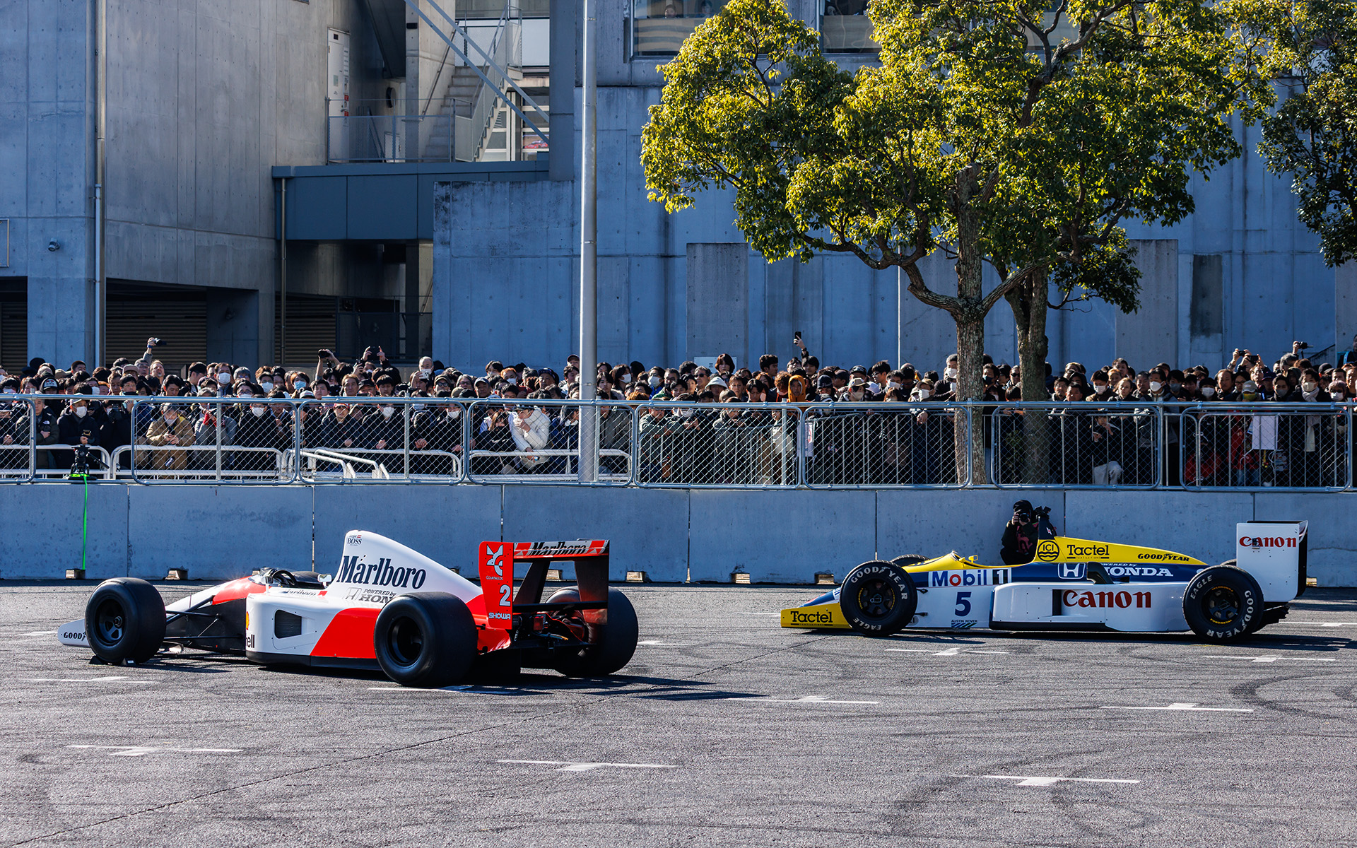 ホンダエンジンを搭載する歴史的な名車が並ぶ