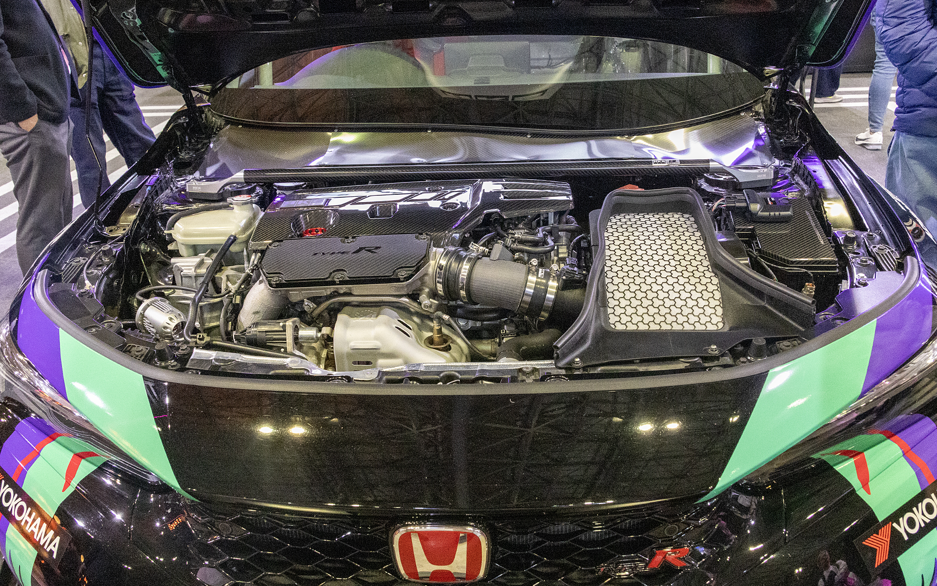 展示車は今後のアタックのためにHKSスポーツタービンキット「GT4845」が装着されている仕様。パワーアップするのは当然だが、単に速くなったというだけでなく、パワーを上げたことでクルマ全体にどのような影響があるかもチェックしていく