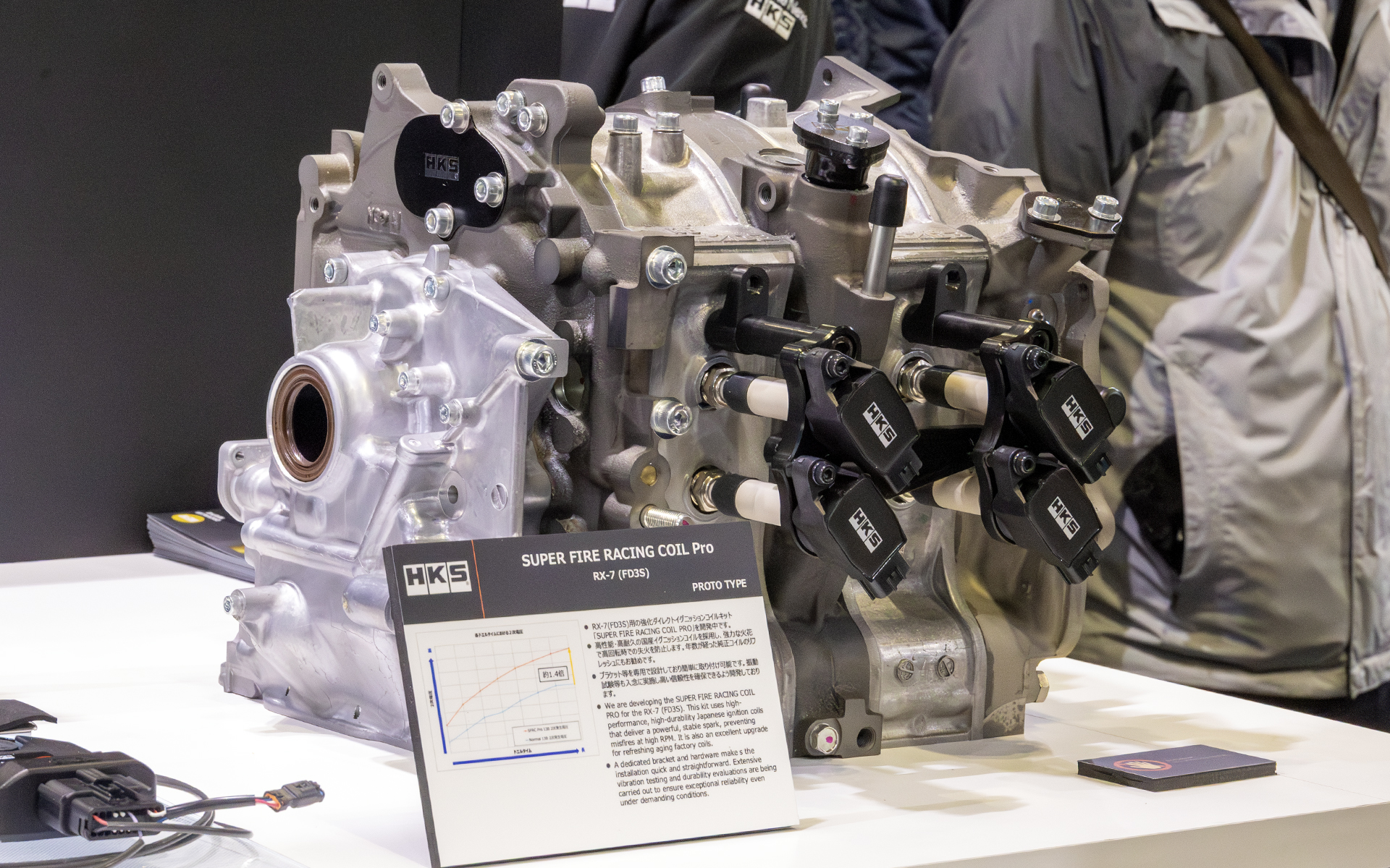 日本だけでなく海外での需要も高いRE（ロータリーエンジン）チューニング。そこに向け強化コイルを開発中。振動の影響を受けやすい取り付け方なので、振動に強い作りとしつつ、筐体に使っている樹脂を抵抗の高いものとすることでリークしない設計としている