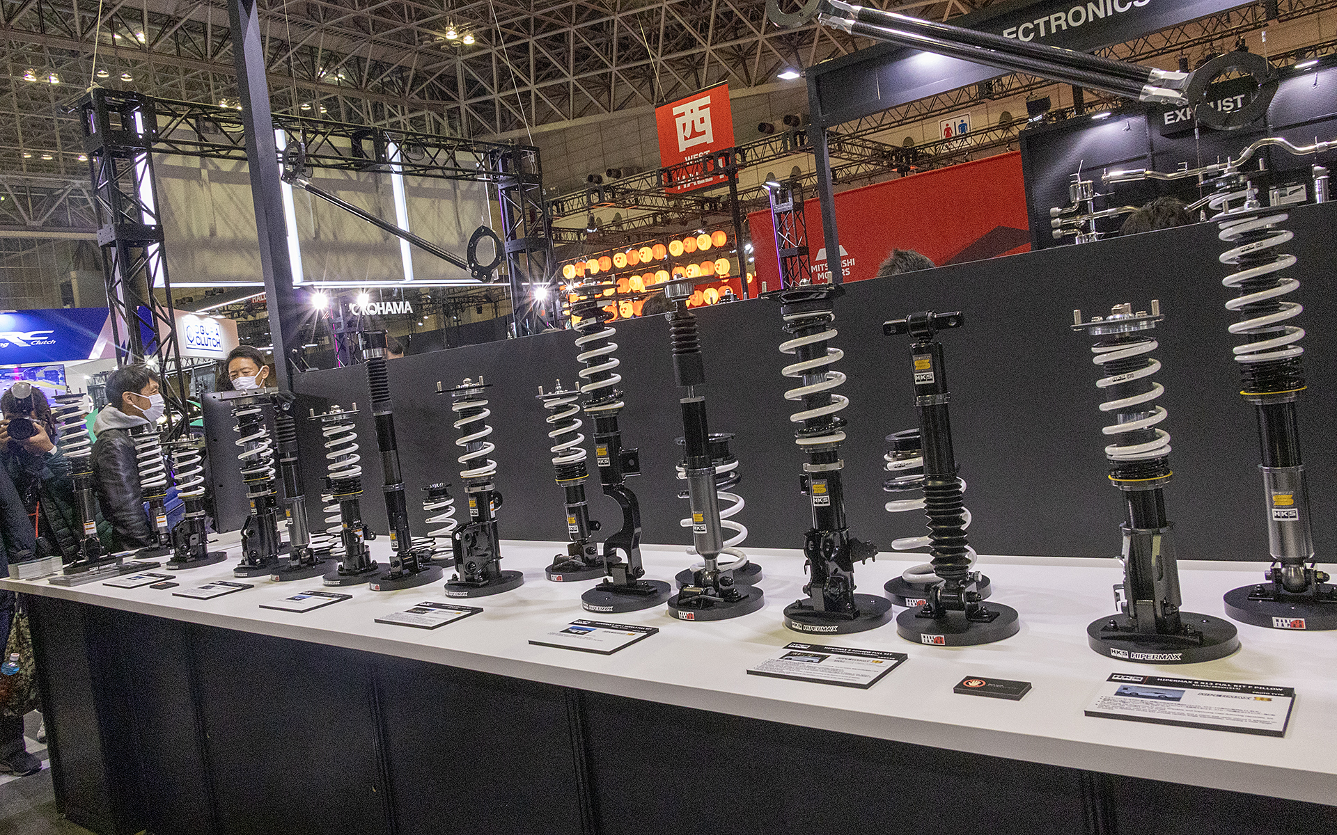 「走り心地がいい」をキーワードに開発されているハイパーマックスSサスペンションキット。こちらがリニューアルされて、ユーザーから高い評価を受けている部分をさらに伸ばすため「フラットライド」のテーマで改良を行なった。発売時期は4月ごろを予定