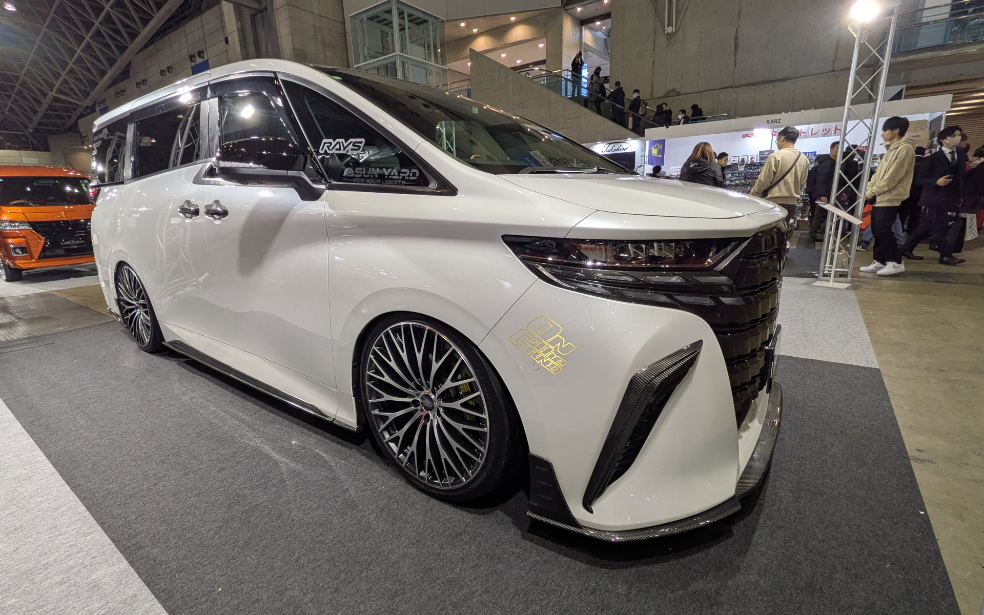 2X15Rを装着したアルファード