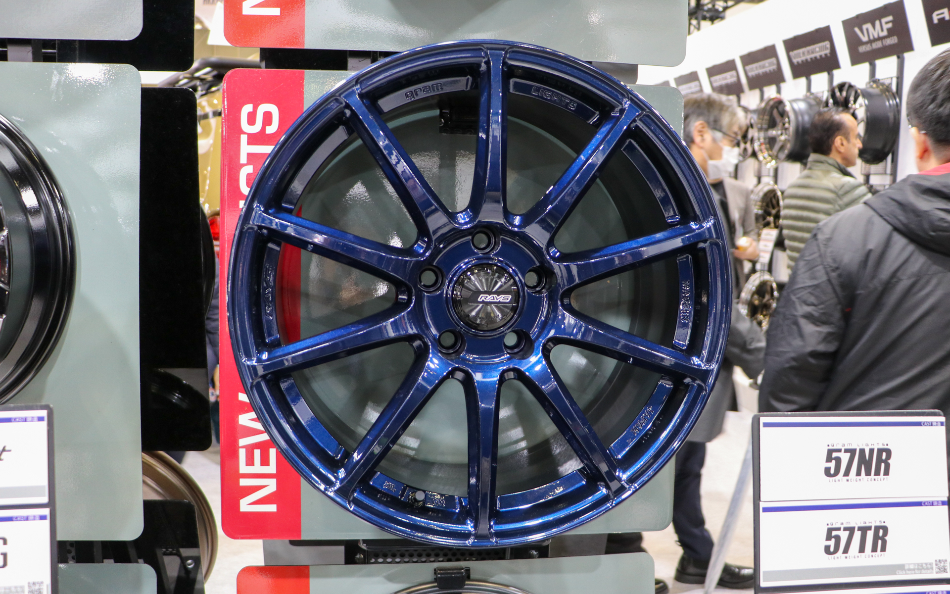 スポークは断面形状を三角形（デルタ）とした“デルタセクションスポーク”を採用し、視覚的なシャープさと立体感を与えると同時に、スポーク自体の剛性アップも実現しているという