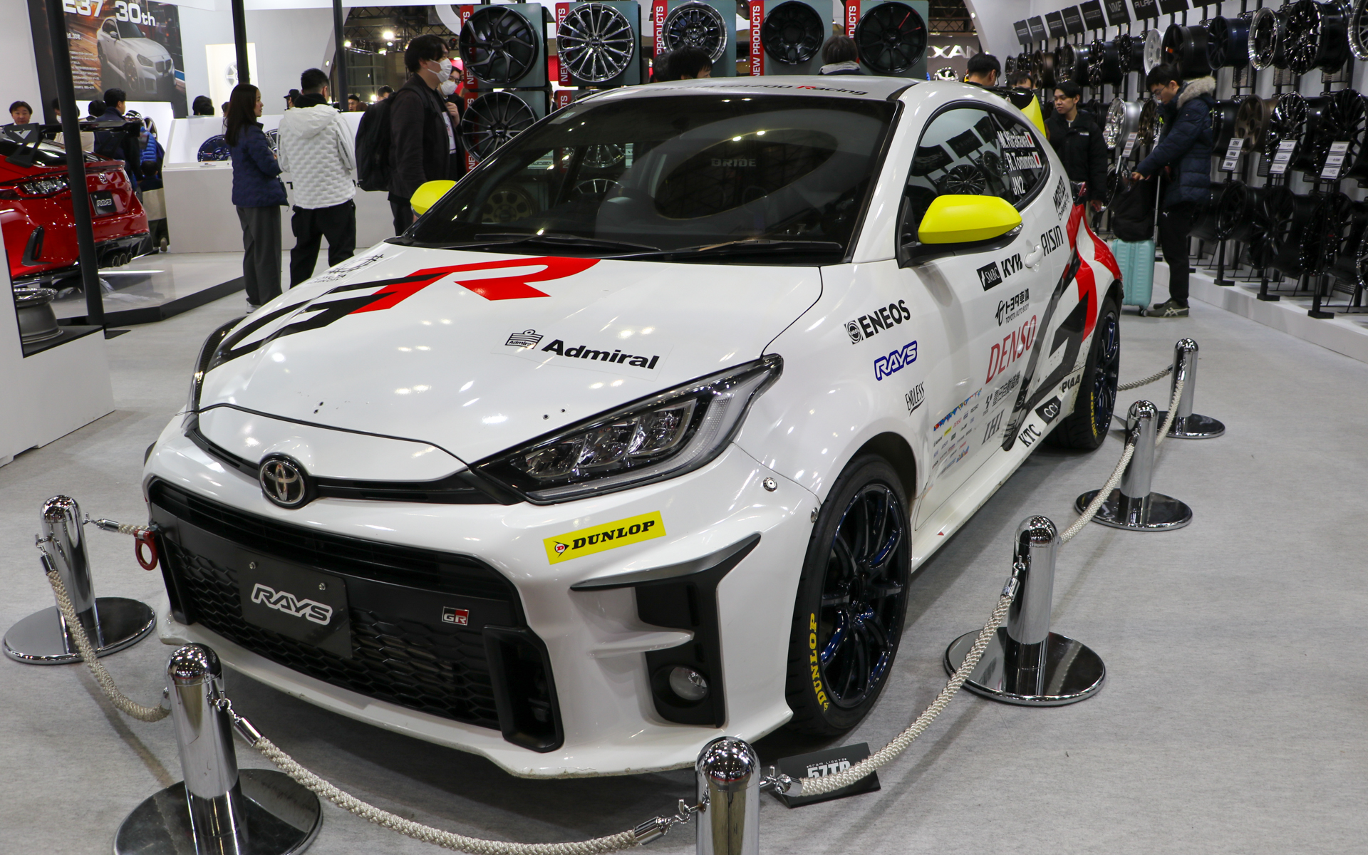 グラムライツ「57TR」を装着したGR YARIS DATは、2025年の全日本ラリー選手権JN-2クラス（MORIZO Challenge Cup）に参戦していたマシン。ドライバーは平川真子選手、コ・ドライバーは竹原静香選手