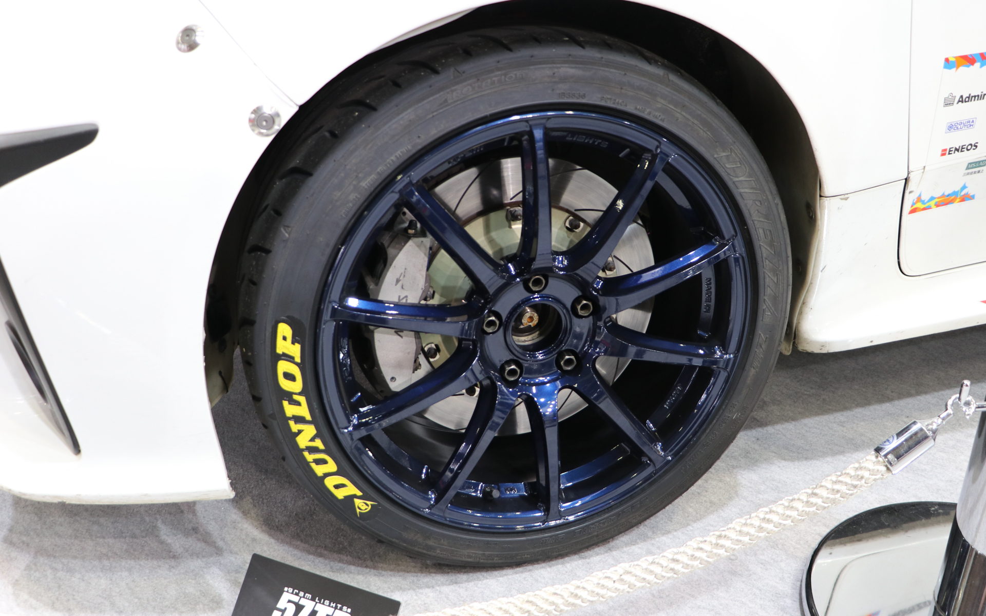 グラムライツ「57TR」装着イメージ。色はエターナルブルーパール