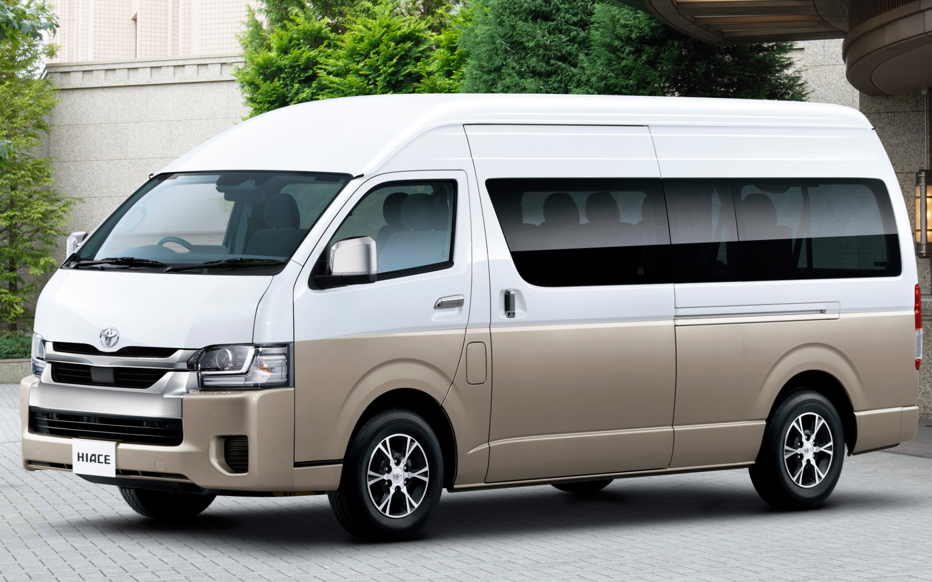 ラグジュアリーパールトーニングII（グランドキャビン・ワゴン・2WD・2700ガソリン）