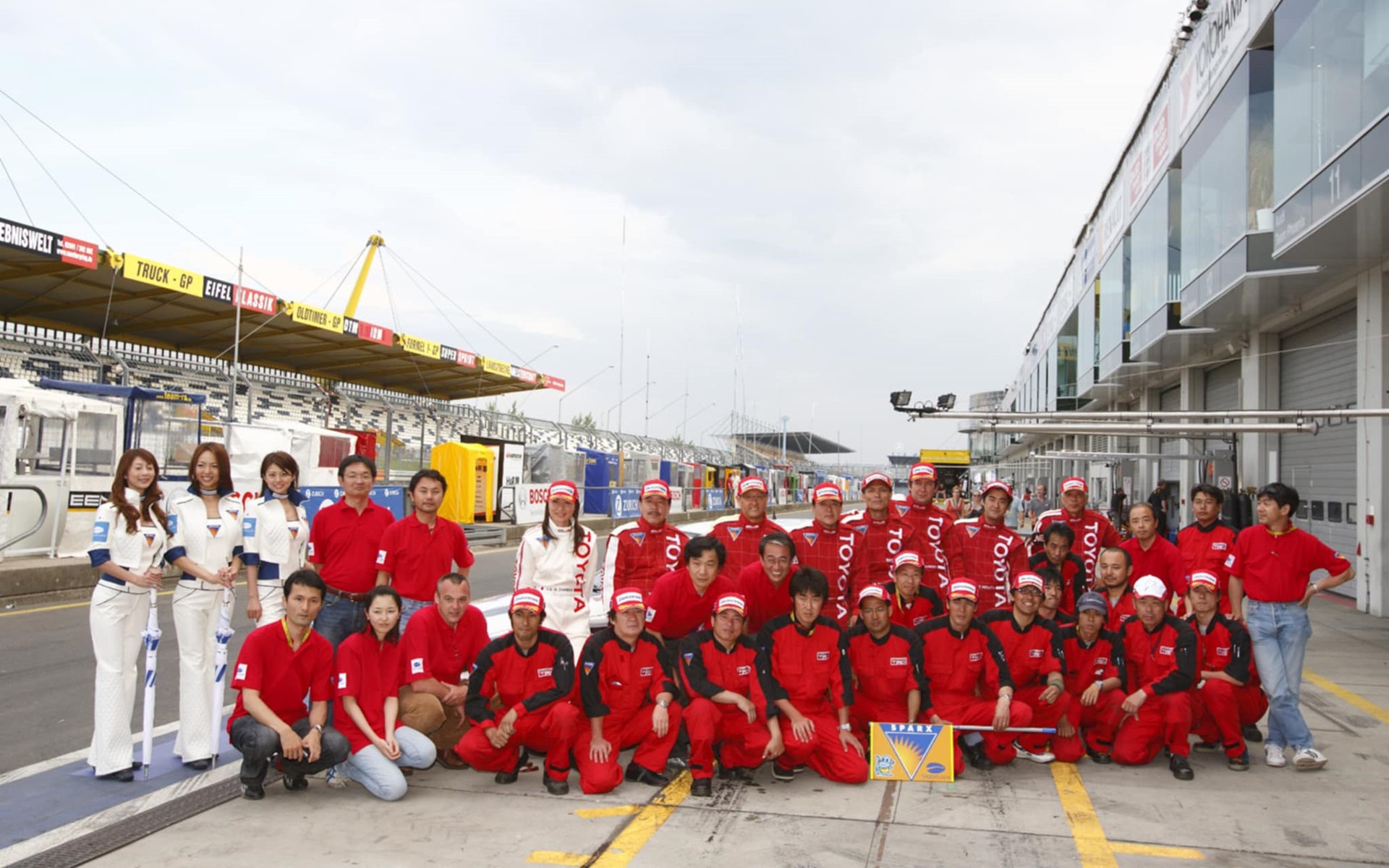 前列左から5番目が北川文雄氏