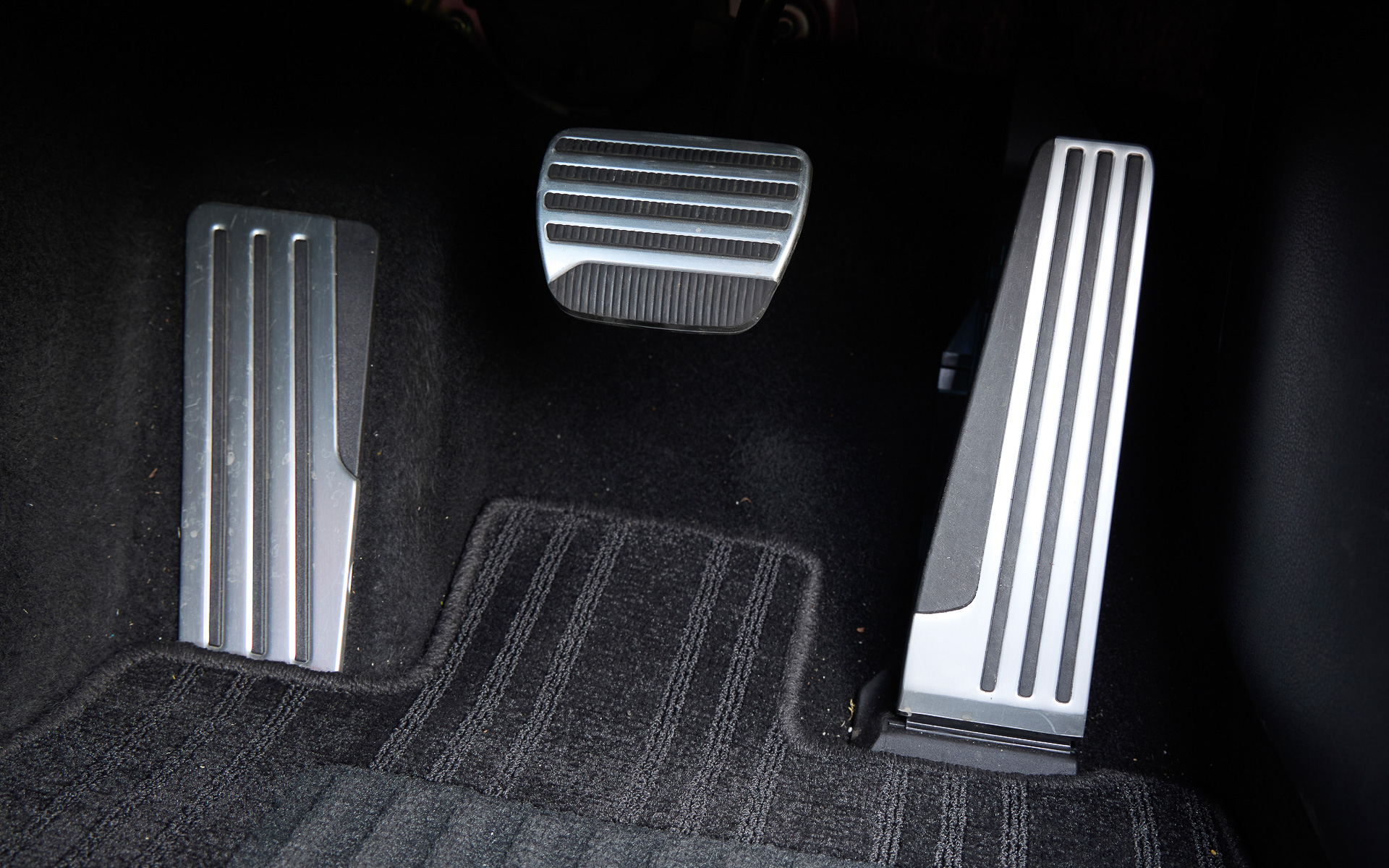 AT車のペダル例