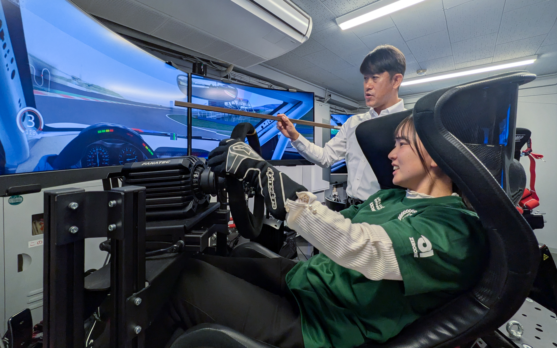 初級ドライバーには、目線やライン取りのレッスンがメイン