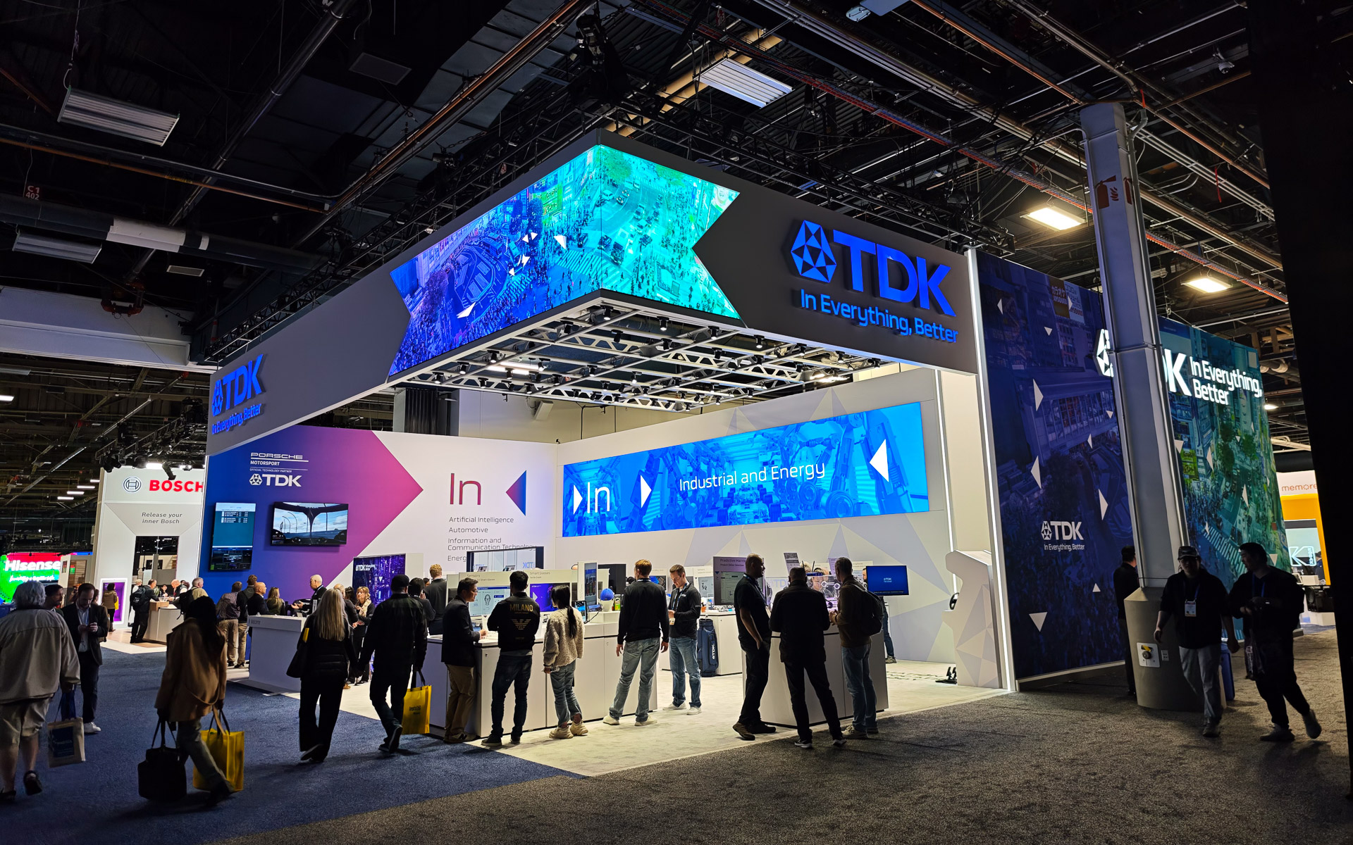 磁性技術応用製品が紹介されていたTDKブース。ラスベガスコンベンションセンターのセントラルホールに設置されていた