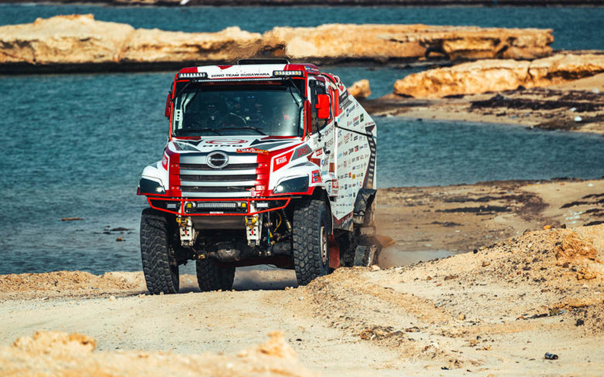 満身創痍のHINO600シリーズ