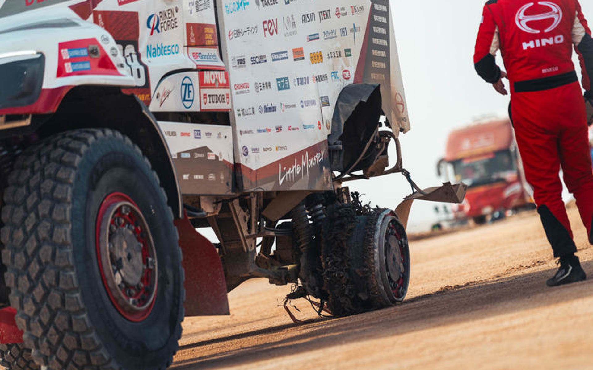 タイヤがバーストした状態で15km走りゴールへ