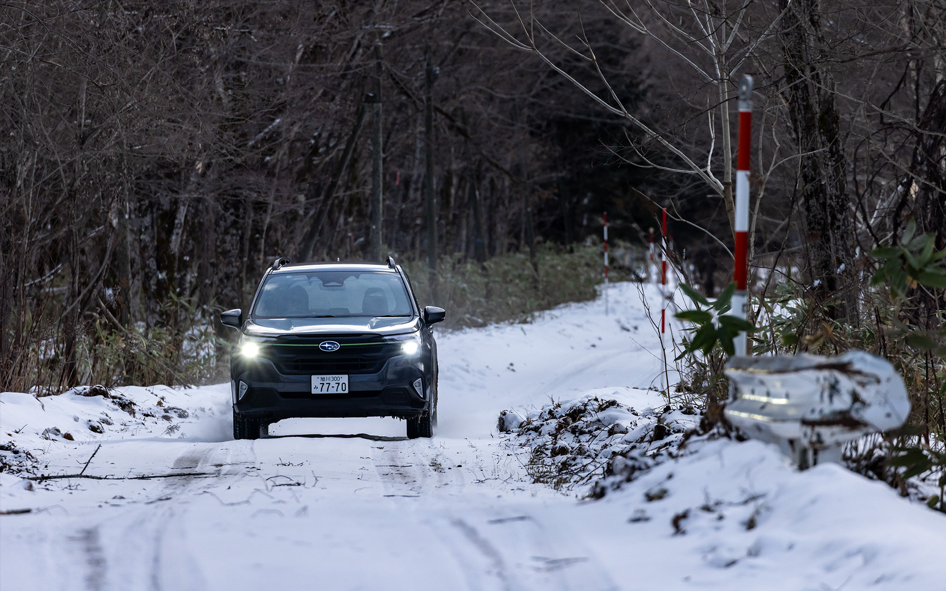 さまざまな路面を走って撮影しながら黒岳に向かう