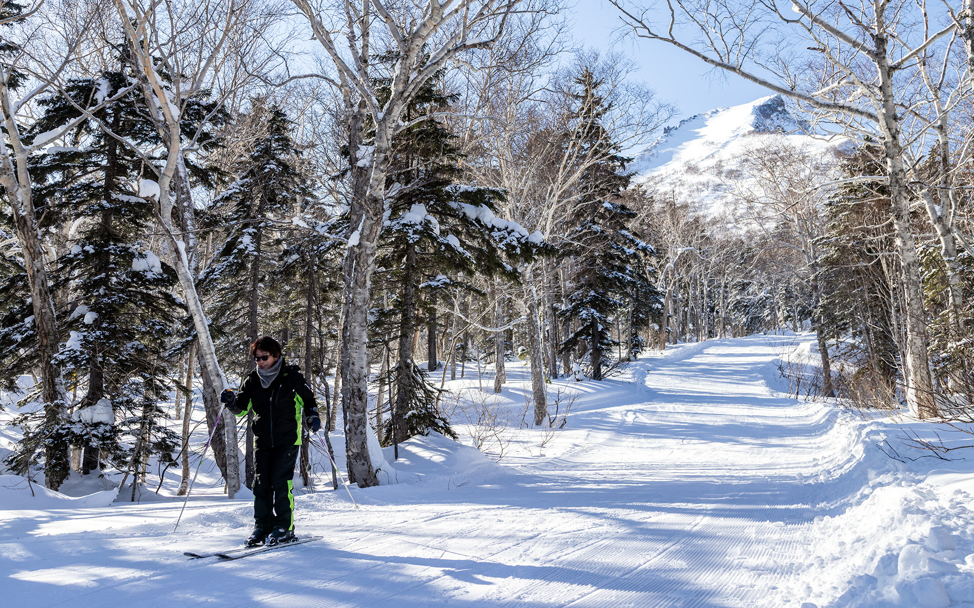 ペアリフトで黒岳7合目まで登り、大自然の中で最高のパウダースノーを楽しんだ