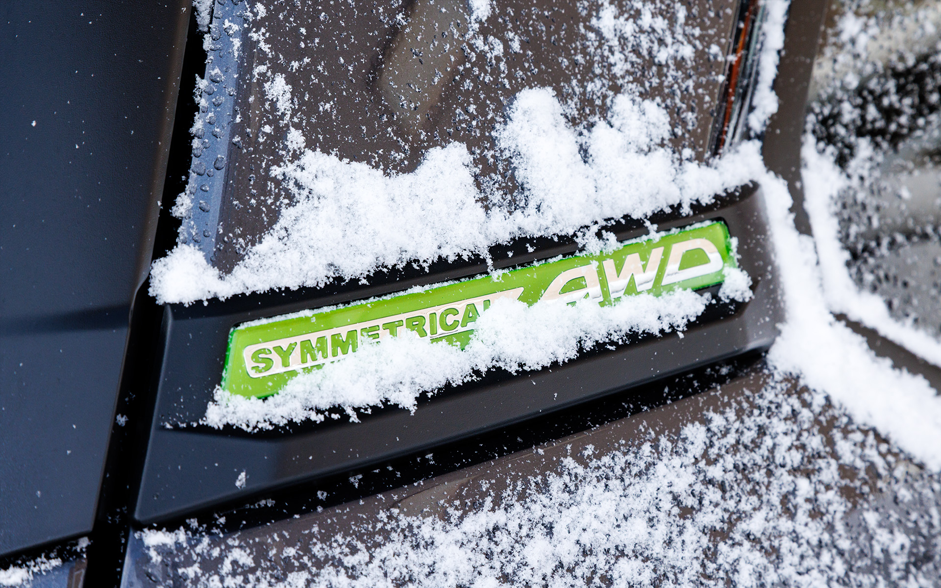 雪が似合うフォレスターのエンブレム