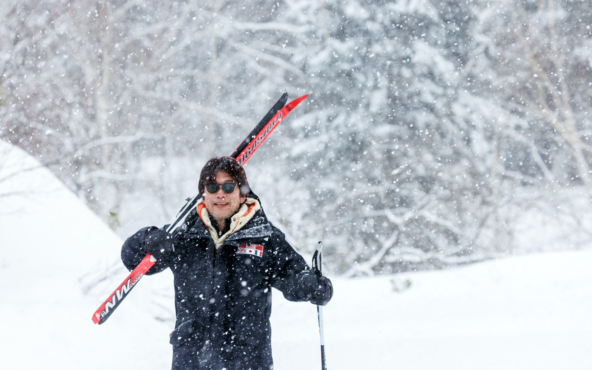 クロスカントリースキーを初体験。最初はあまりうまく滑れなくても、だんだんと上達できた