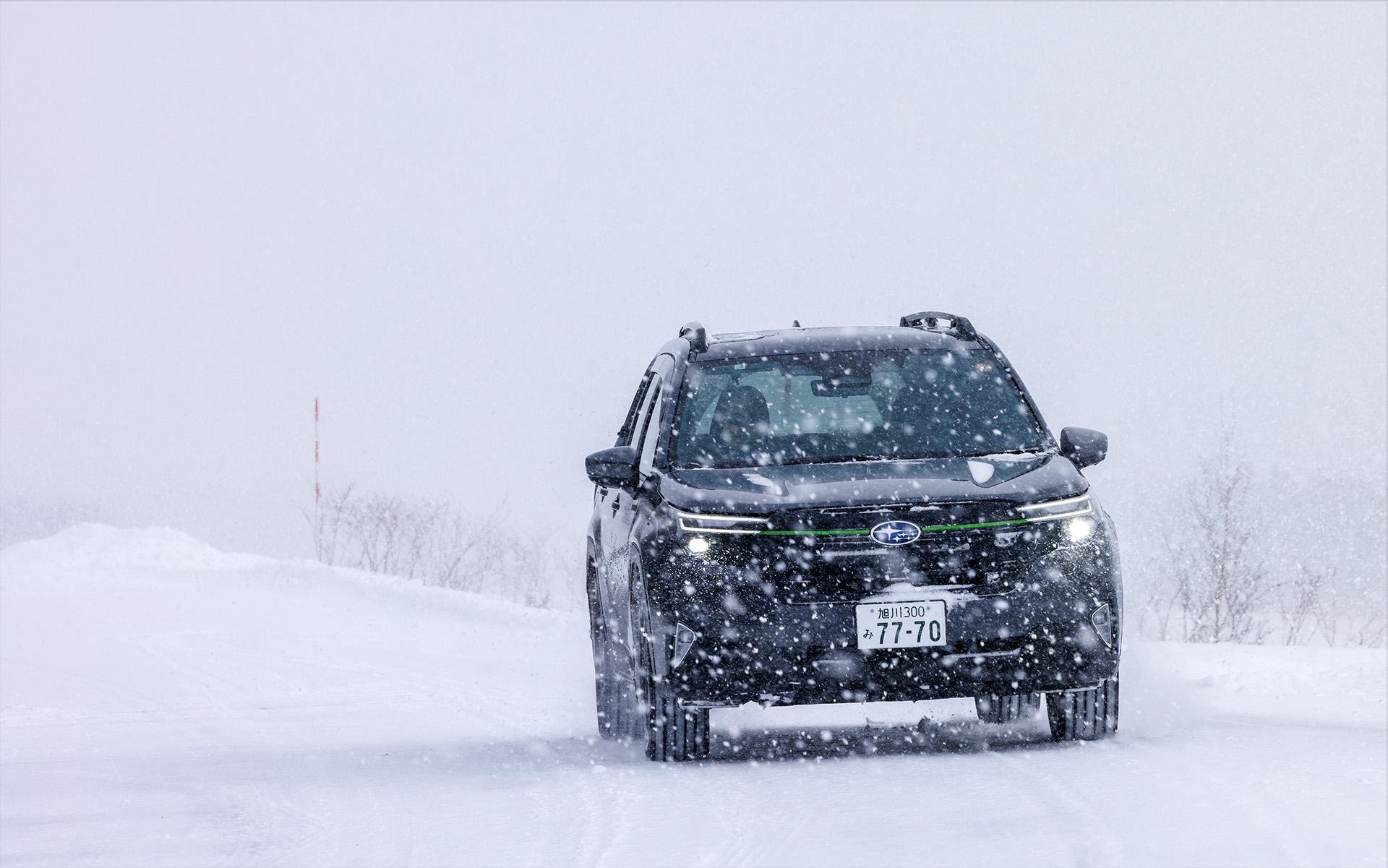 アクティビティに夢中になっていたら、いつの間にか天候が大雪に変わっていた。それでもフォレスター X-BREAK S:HEV EXは安定してぐんぐん走る