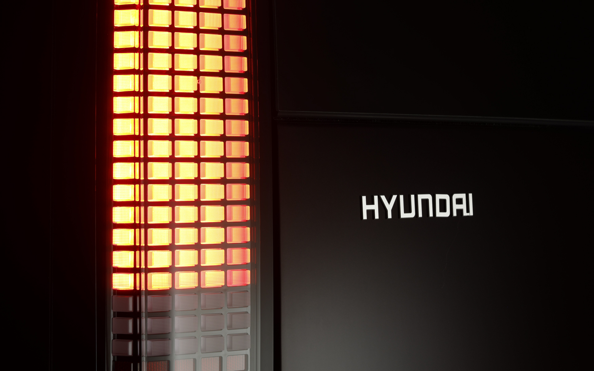 ヒョンデらしいドットデザインを採用したヘッドライトとテールランプ