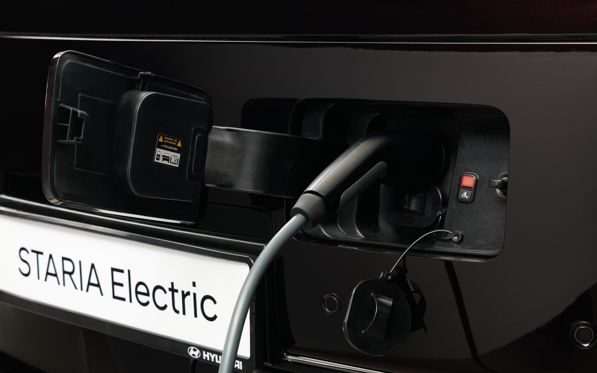 充電ポートはフロントに配置している