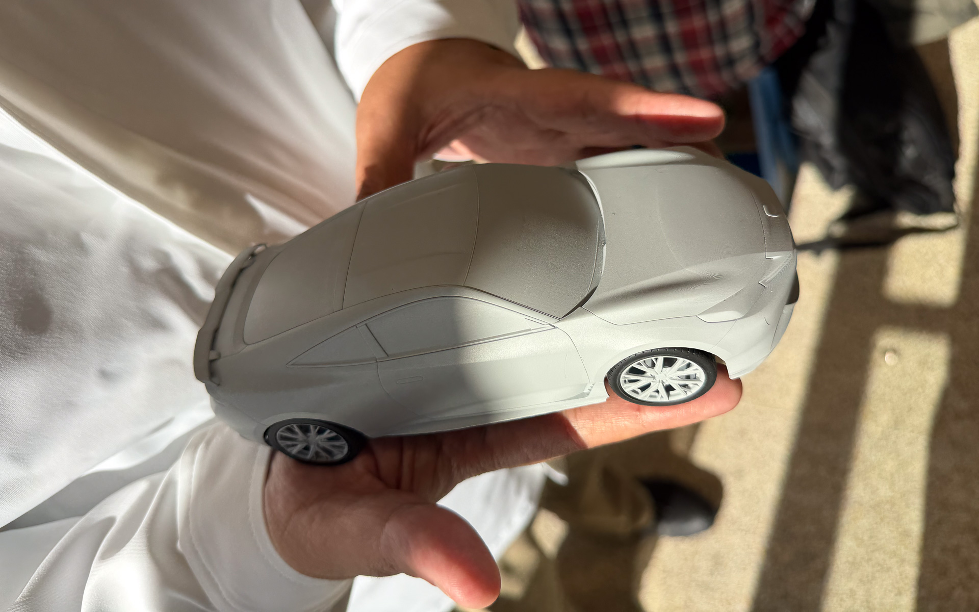 石黒氏が会場に持ってきていた1/24のモックアップ。3Dプリンタで出力し、スタイル検討などを行なったもの