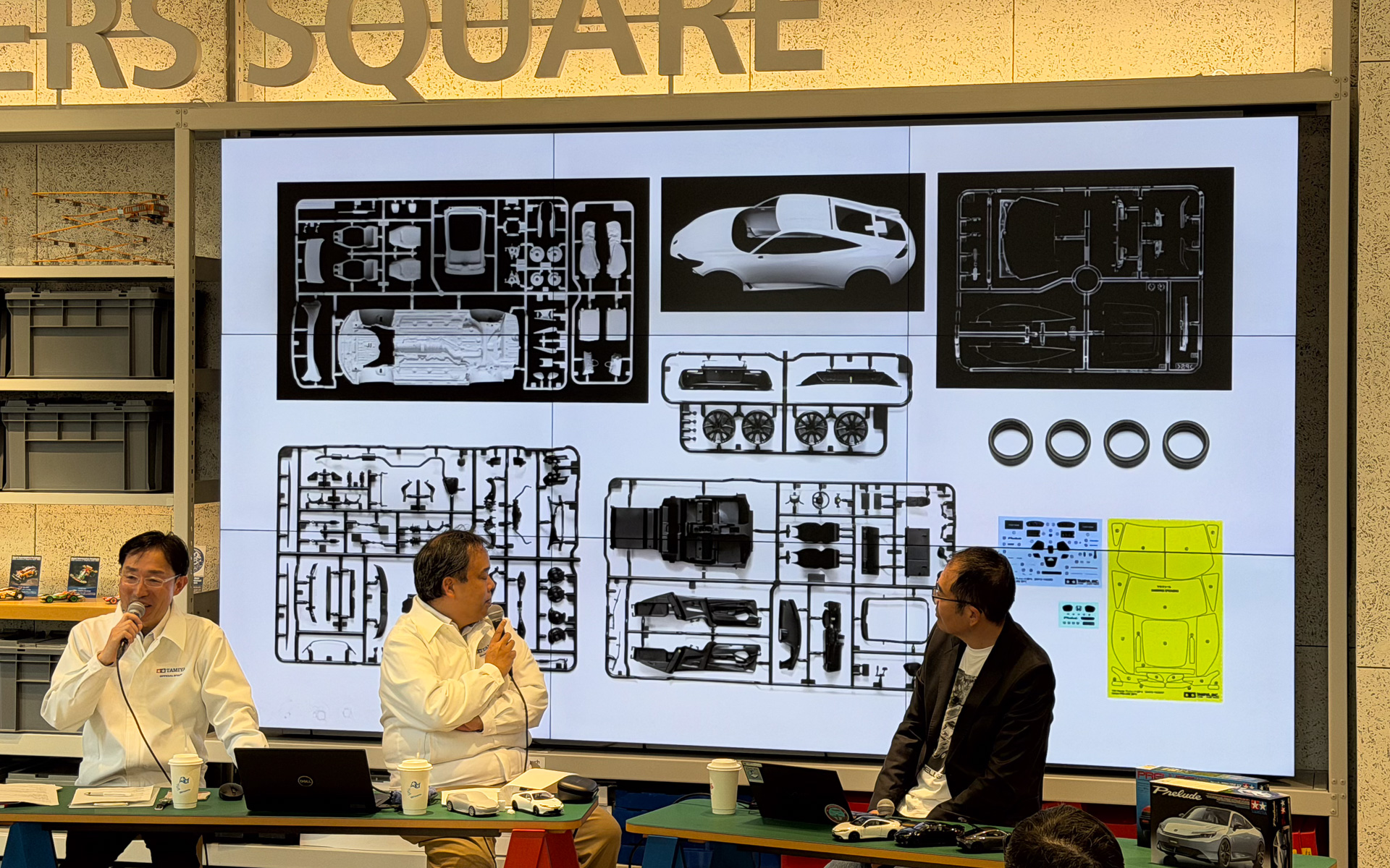 TAMIYA PLAMODEL FACTORY TOKYOで開催された「Hondaプレリュードまるわかりトーク in TAMIYA TOKYO」。ホンダ 四輪開発本部 プレリュード開発責任者 山上智行氏（右）と、タミヤ 1/24「Honda プレリュード（BF1）」開発者 石黒毅氏（中）によるトークショーが行なわれた。司会進行は、タミヤ広報部 山本暁氏（左）