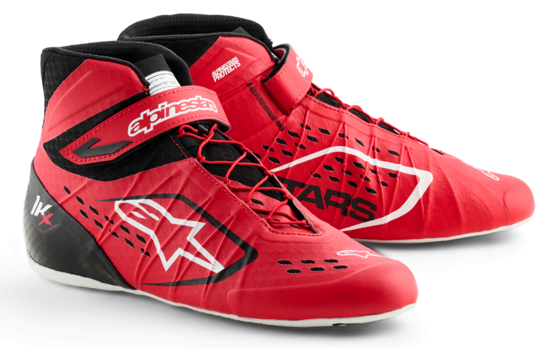 「TECH-1 KX V3 SHOES FIA」カラーは「RED BLACK」