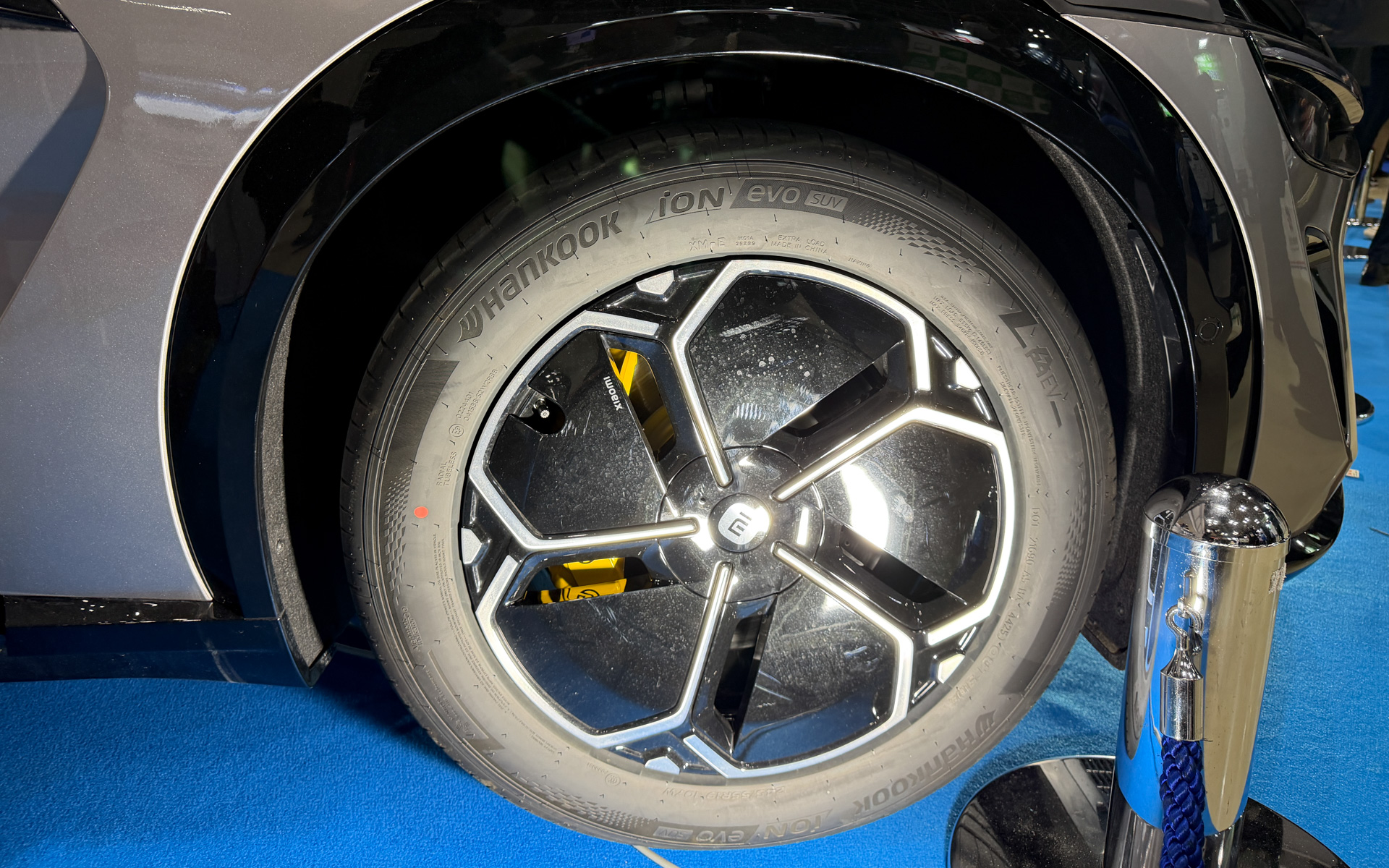 シャオミのハイパフォーマンスEV「YU7」の実車