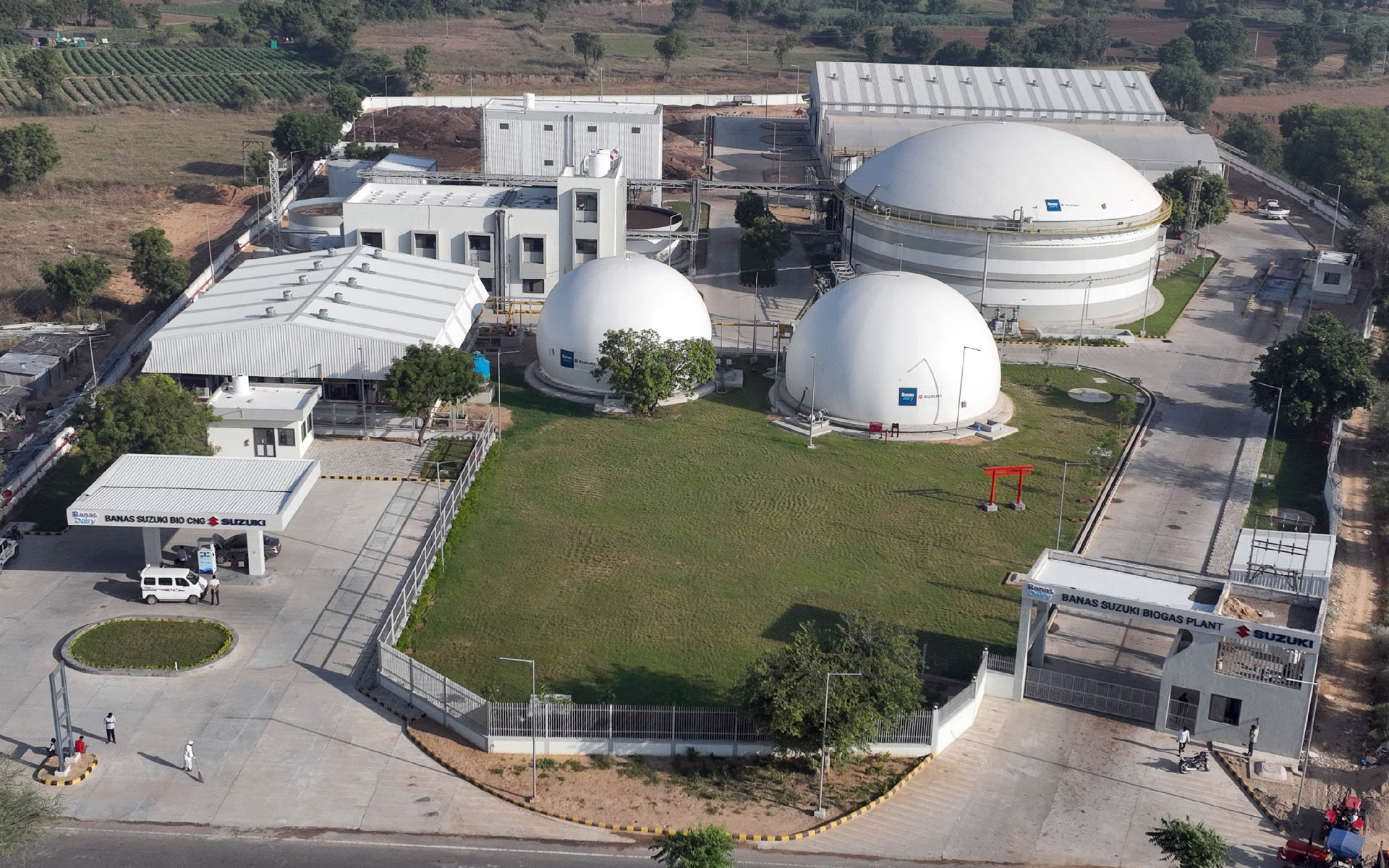 グジャラート州バナスカンタ地域ブカラに建設したバイオガス・プラント「BANAS SUZUKI BIOGAS PLANT」