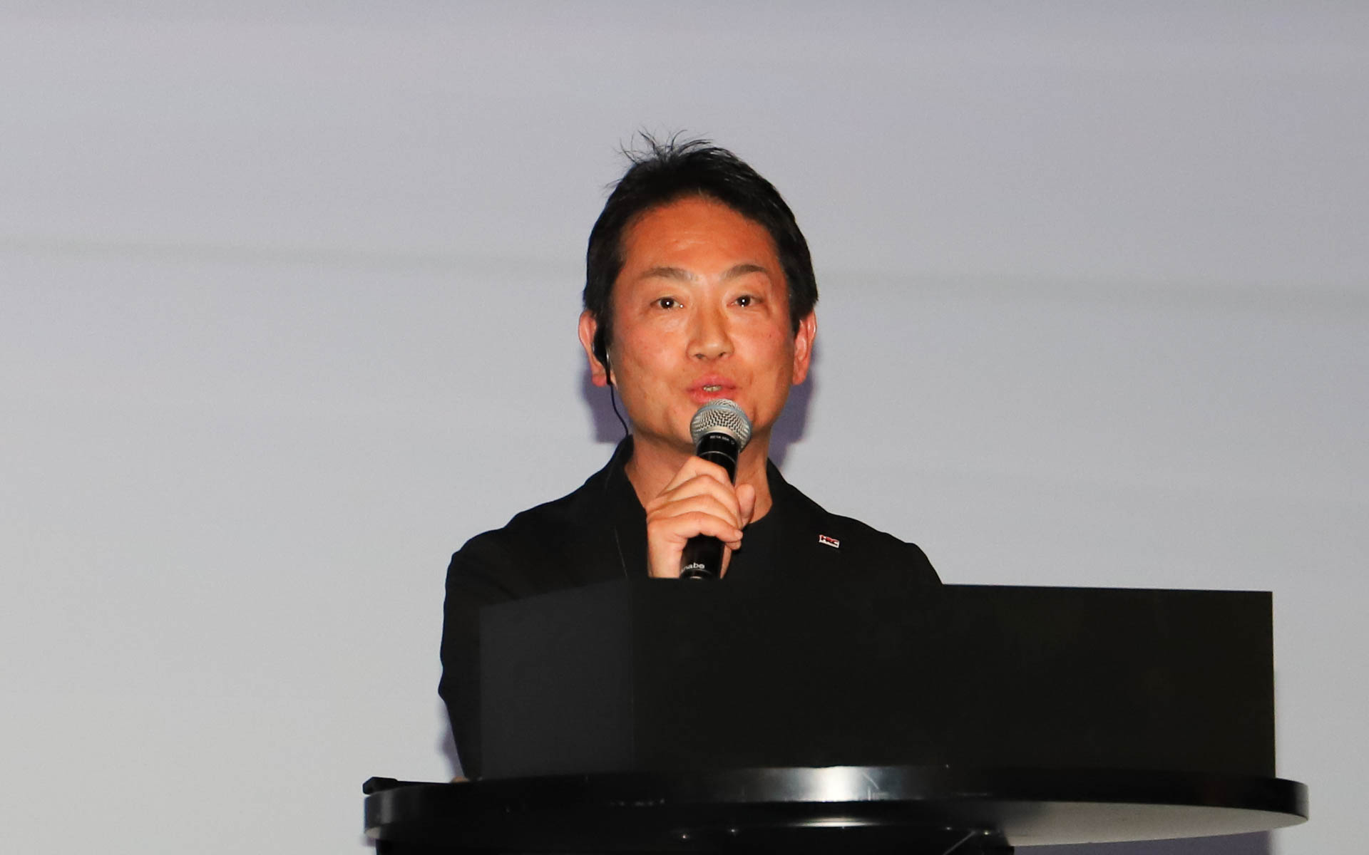 質問に回答するホンダ・レーシング（HRC） 代表取締役社長 渡辺康治氏