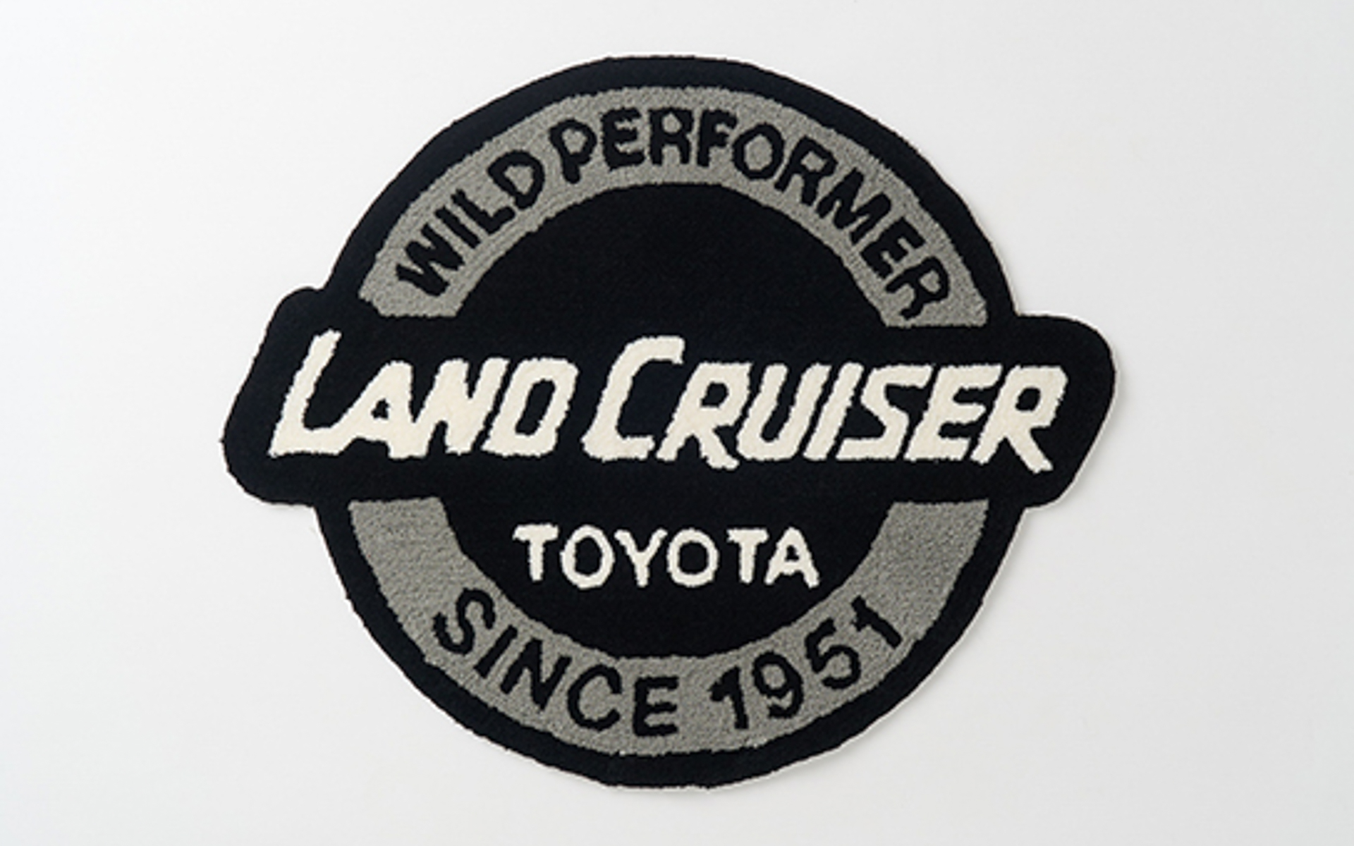 CIRCLE RUGのサイズは直径約73.5mm（文字のはみだし部分は除く）