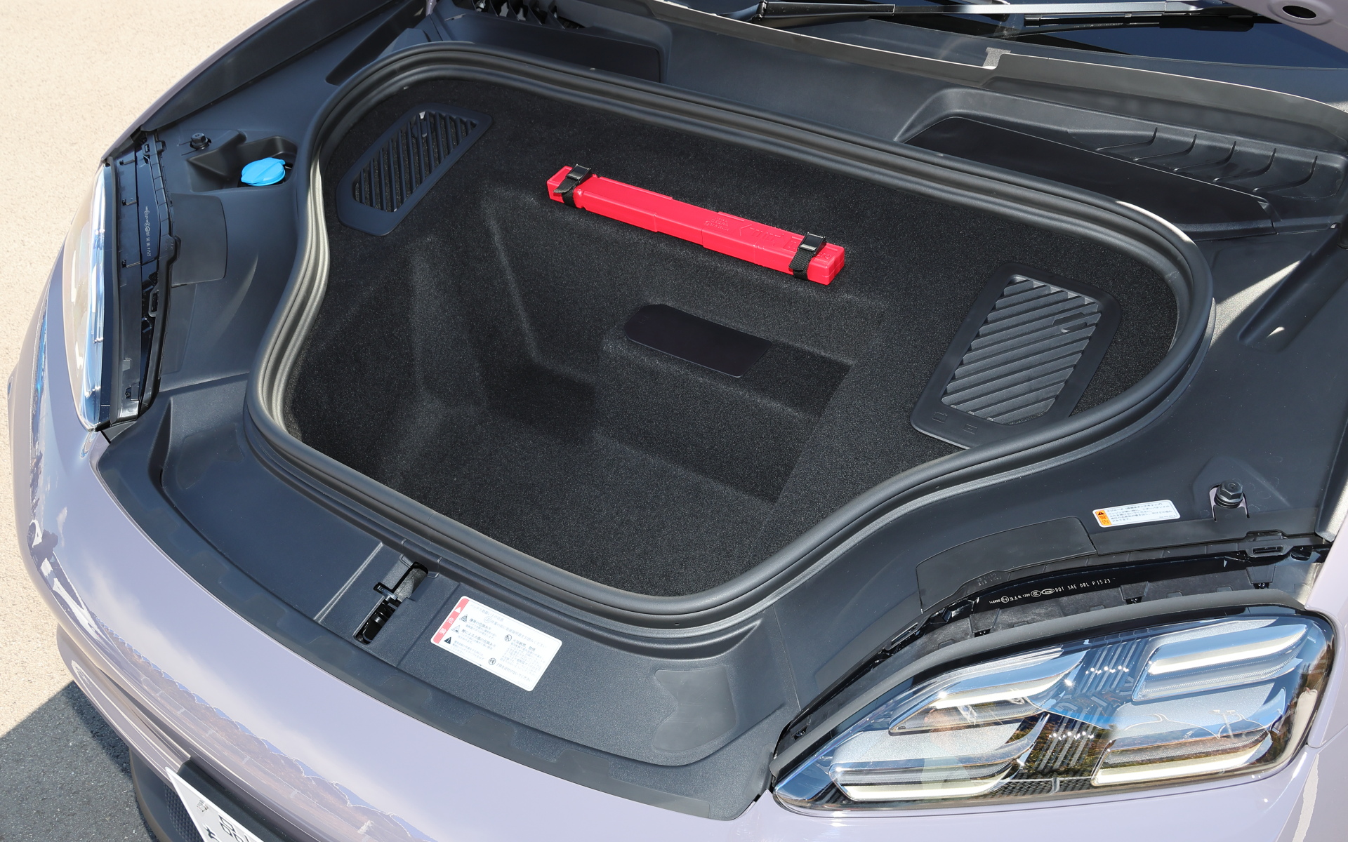 容量84Lのフロンク（フロント＋トランク）も完備