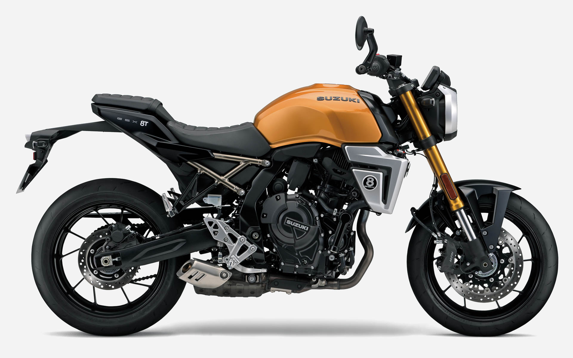 新型GSX-8T（キャンディバーントゴールド）