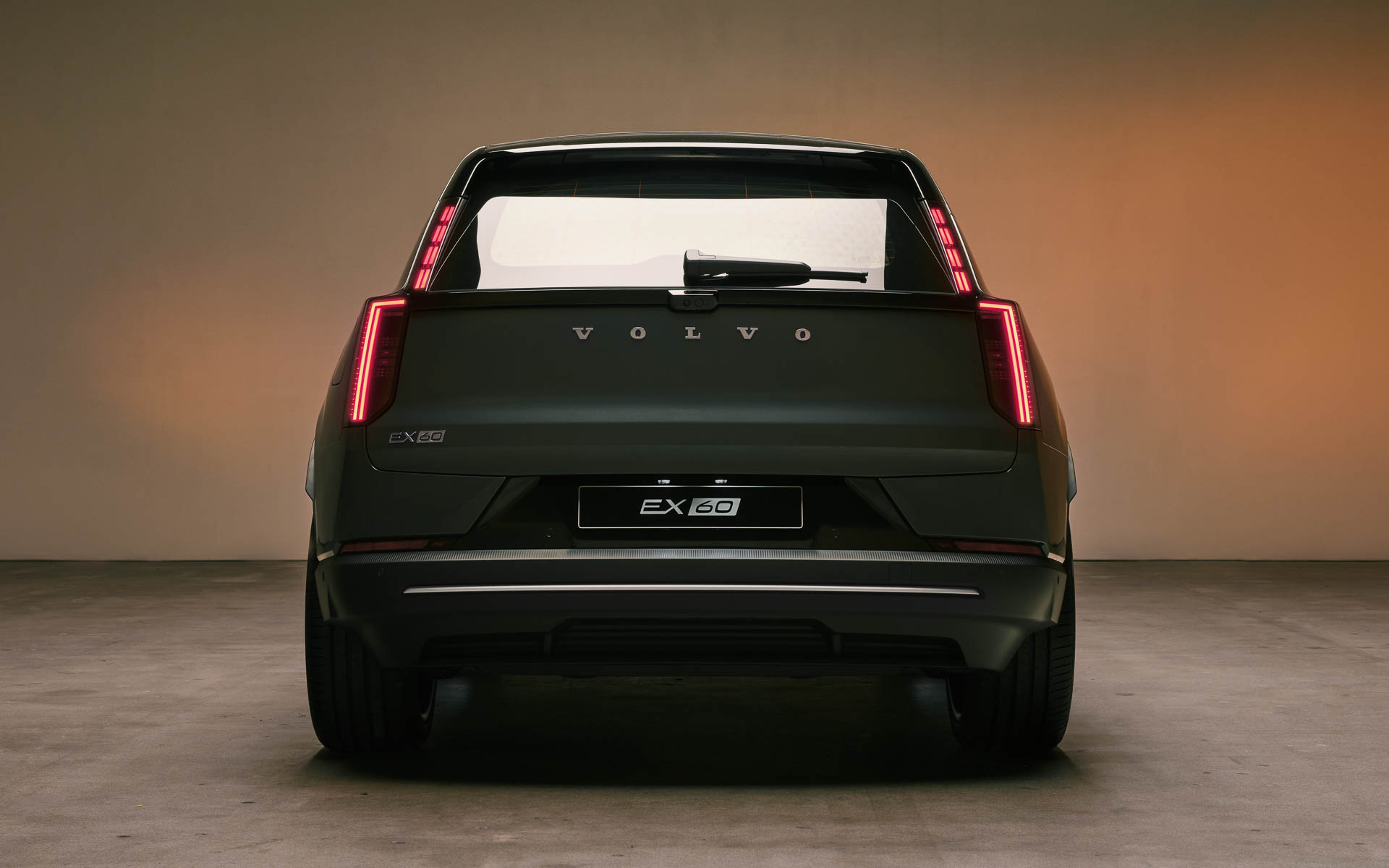 新型EX60。ボディサイズは4803×1899×1635mm（全長×全幅×全高）、ホイールベースは2970mm。最低地上高は178mmを確保