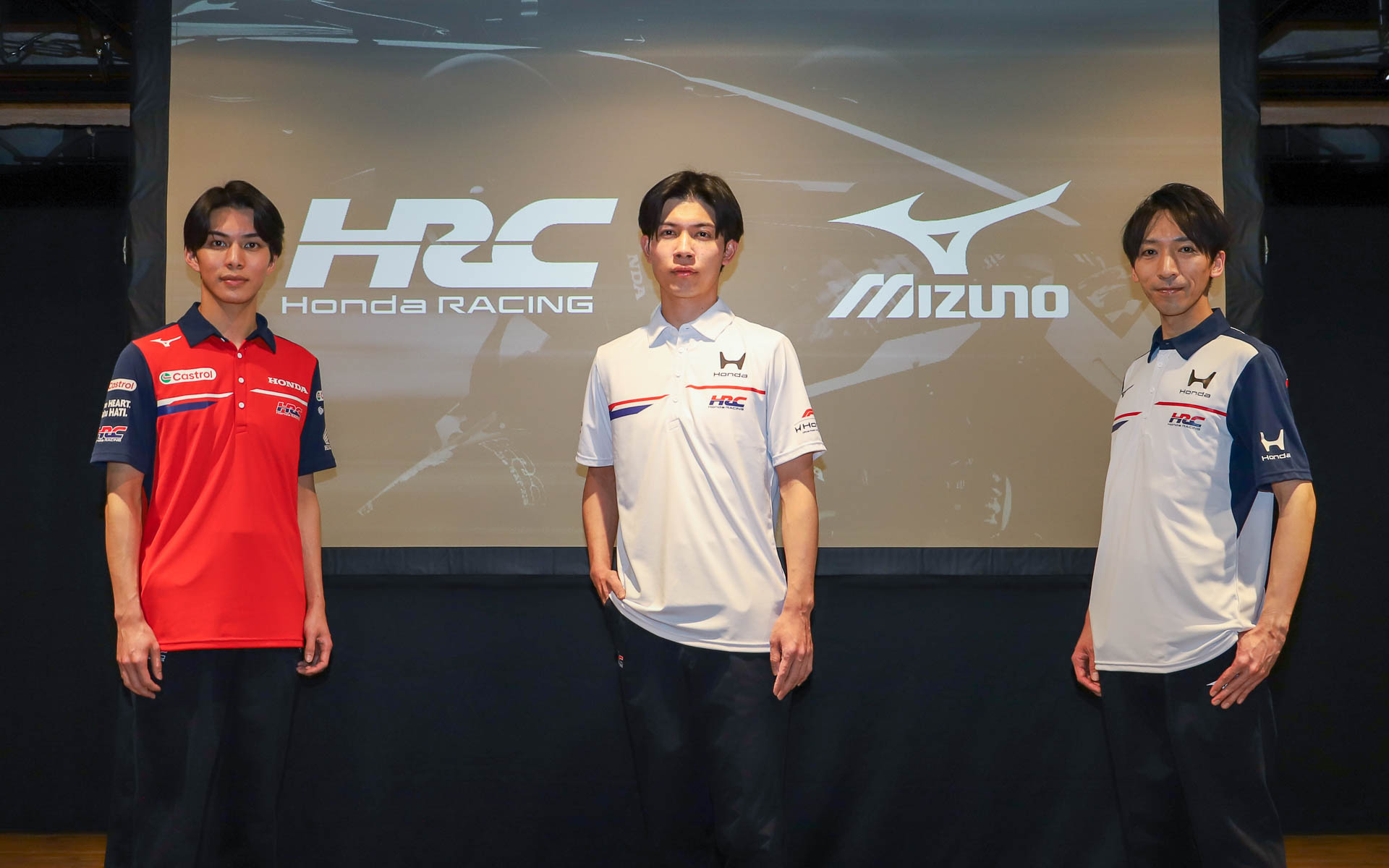 トリコロールのラインを全レースカテゴリー共通のデザインモチーフに採用