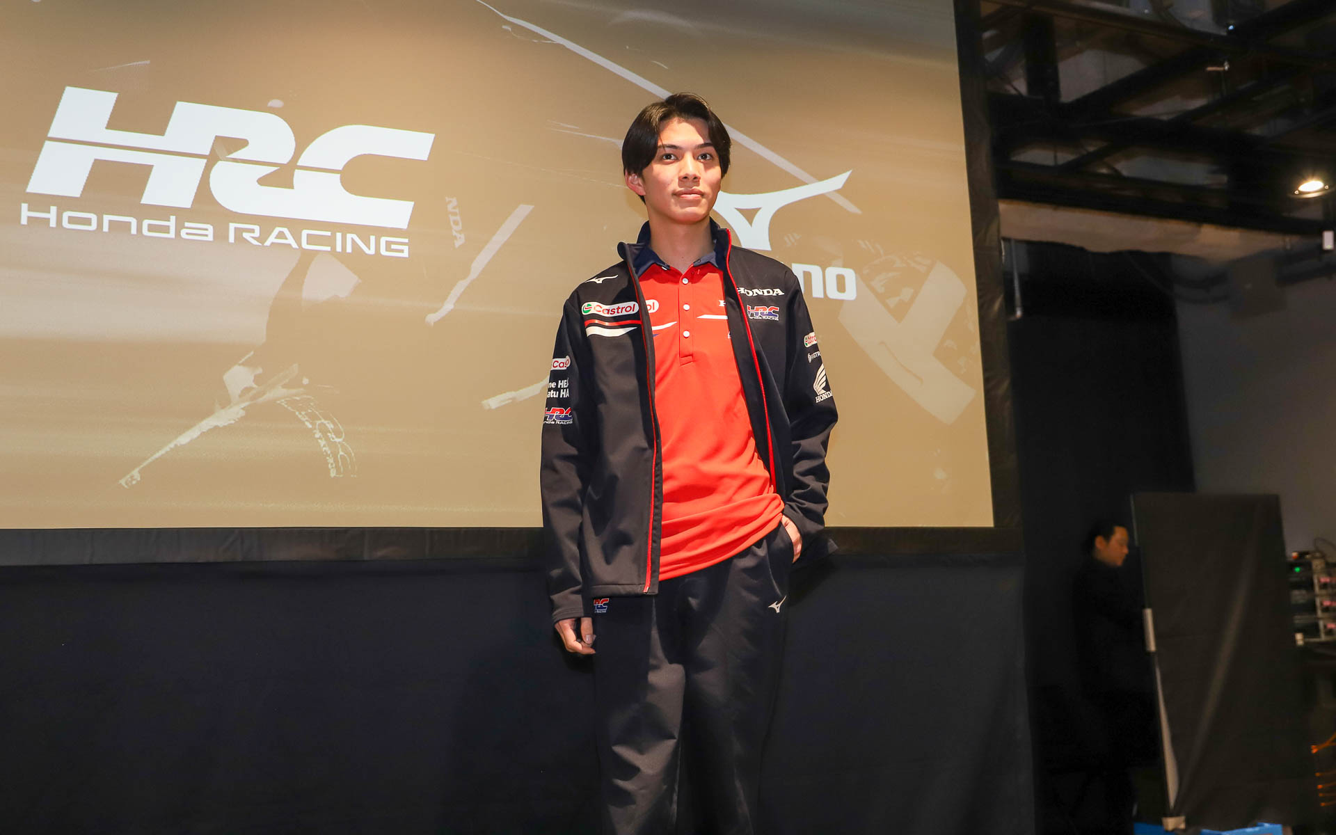 MotoGP用。袖口にはウイングマーク