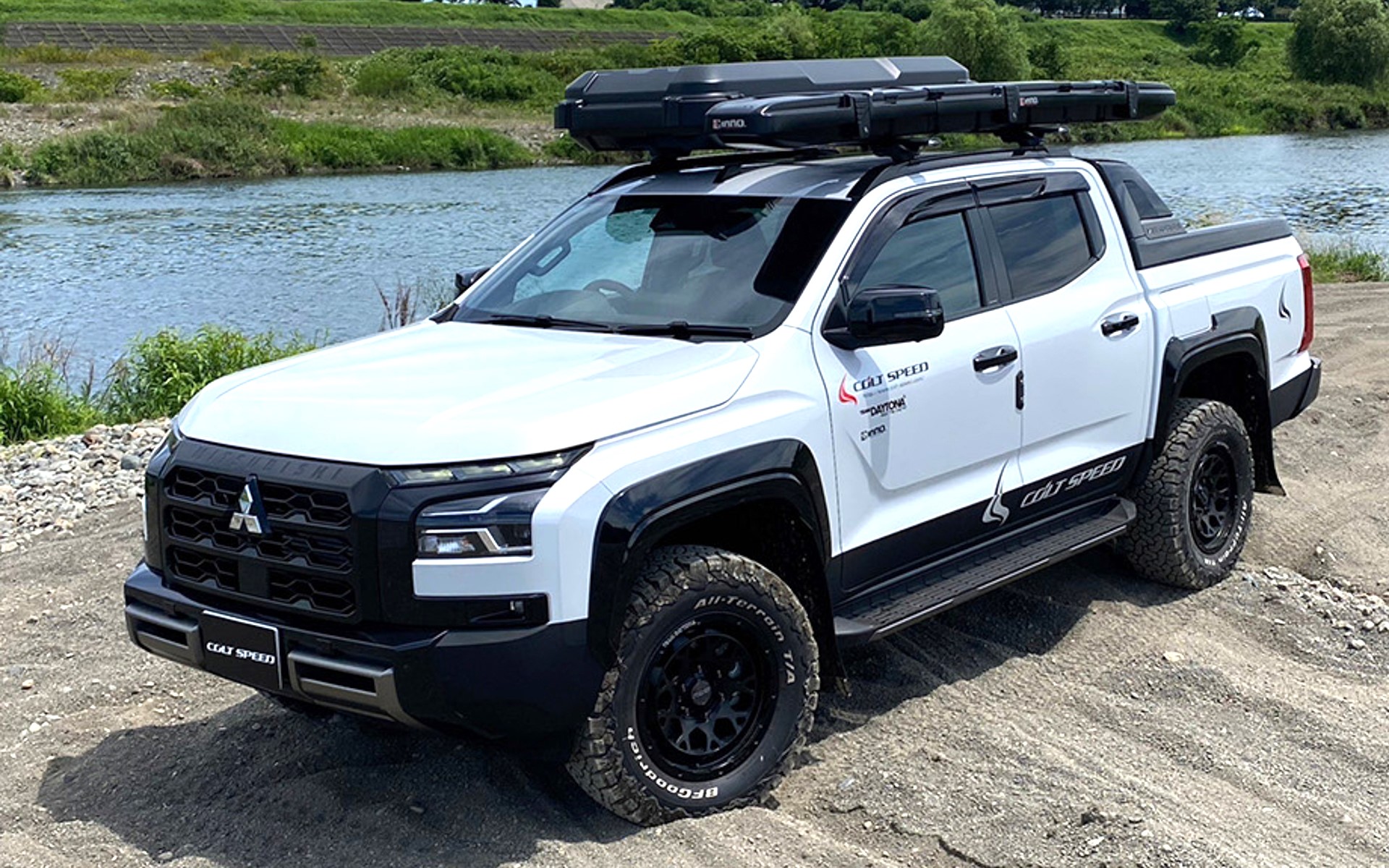 「ロッドボックス290T（IF44TBK）」装着イメージ