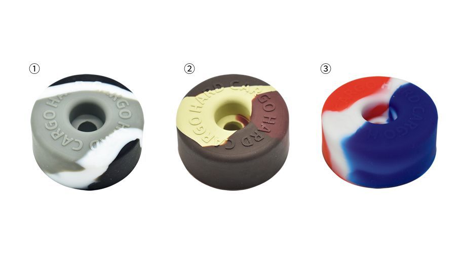 荷台ゲート開閉時の衝撃を吸収し、ボディをキズから守る「カラープロテクター」。各色4950円